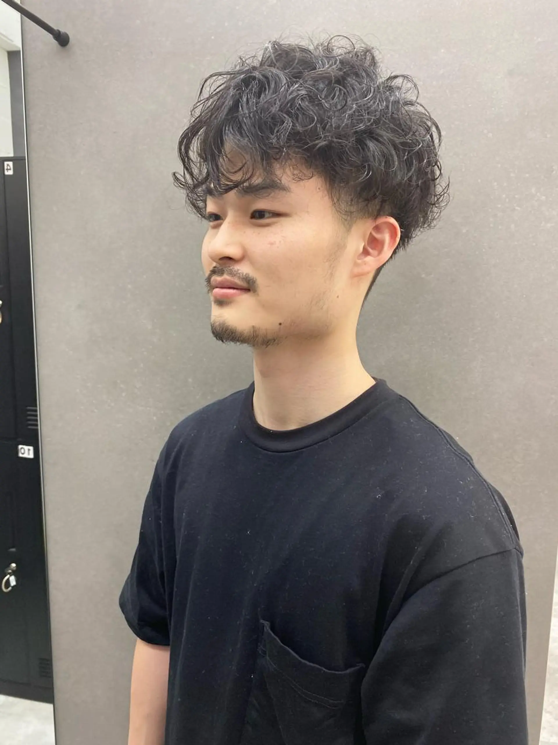 ショート カラー パーマ ヘアアレンジ メンズ キッズ ネイル マツエク・マツパ メンズパーマ メンズネイル カット パーマ 韓国🇰🇷レイヤー カットオリーブカラーのヘアスタイル