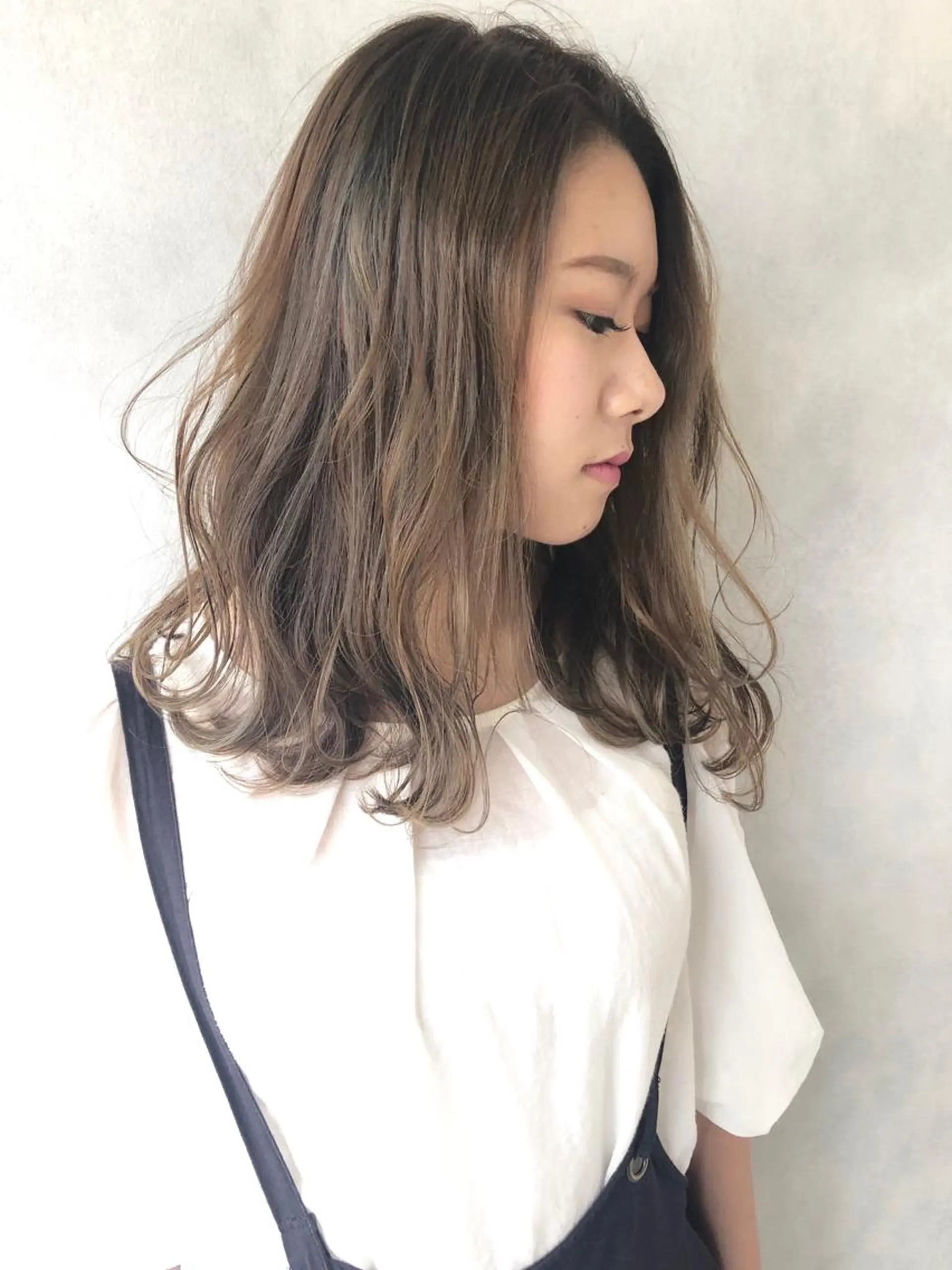 ミディアム 外国人風カラー ハイライト ヘアカラー トリートメント 小澤大輔 YOLO hairのヘアスタイル