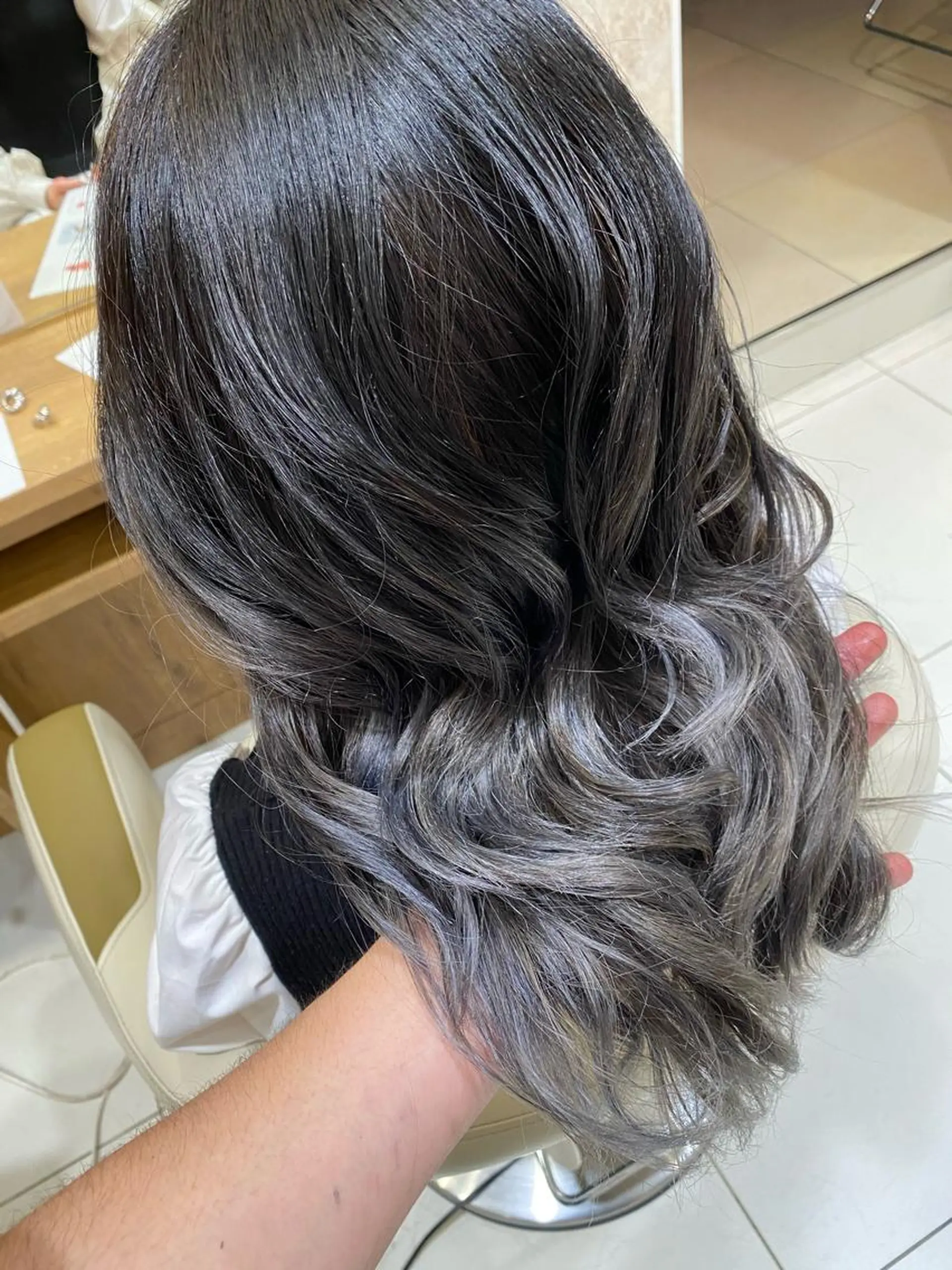 セミロング カラー 黒染めを使わない暗染 🫧佐伯　蓮のヘアスタイル