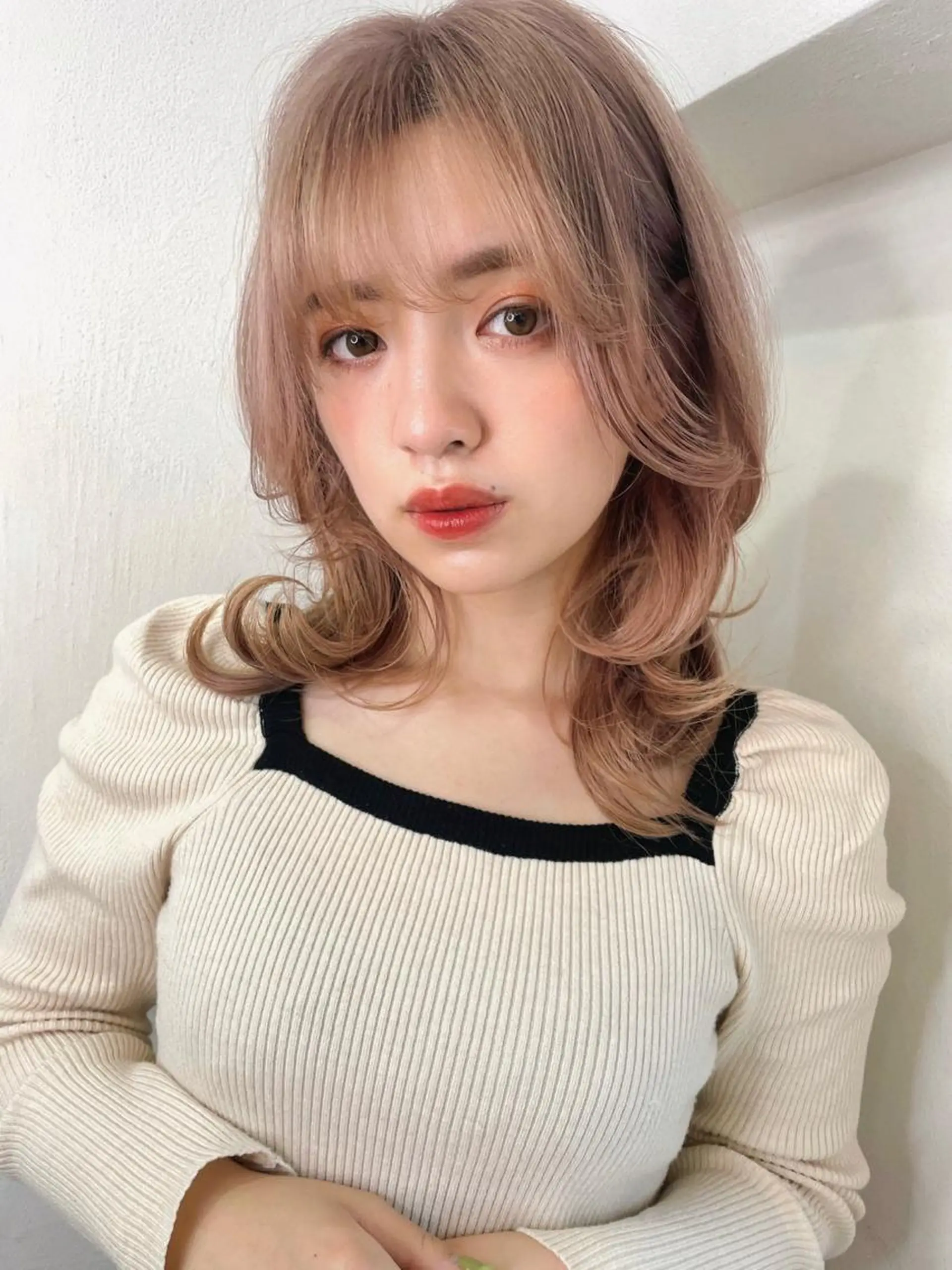 ミディアム レイヤーカット、 大人可愛い　中村美羅のヘアスタイル