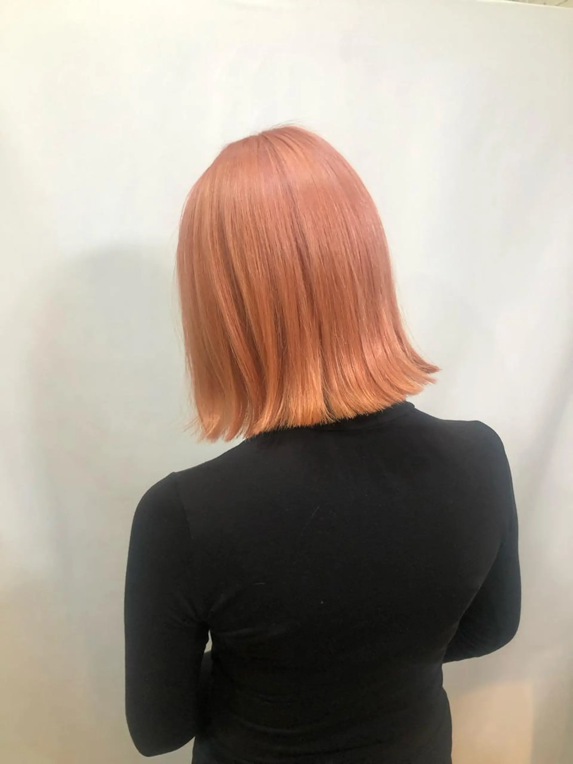 ショート カラー ベージュカラー ブリーチ ピンクカラー ピンクベージュ レイヤーカット/ miranのヘアスタイル