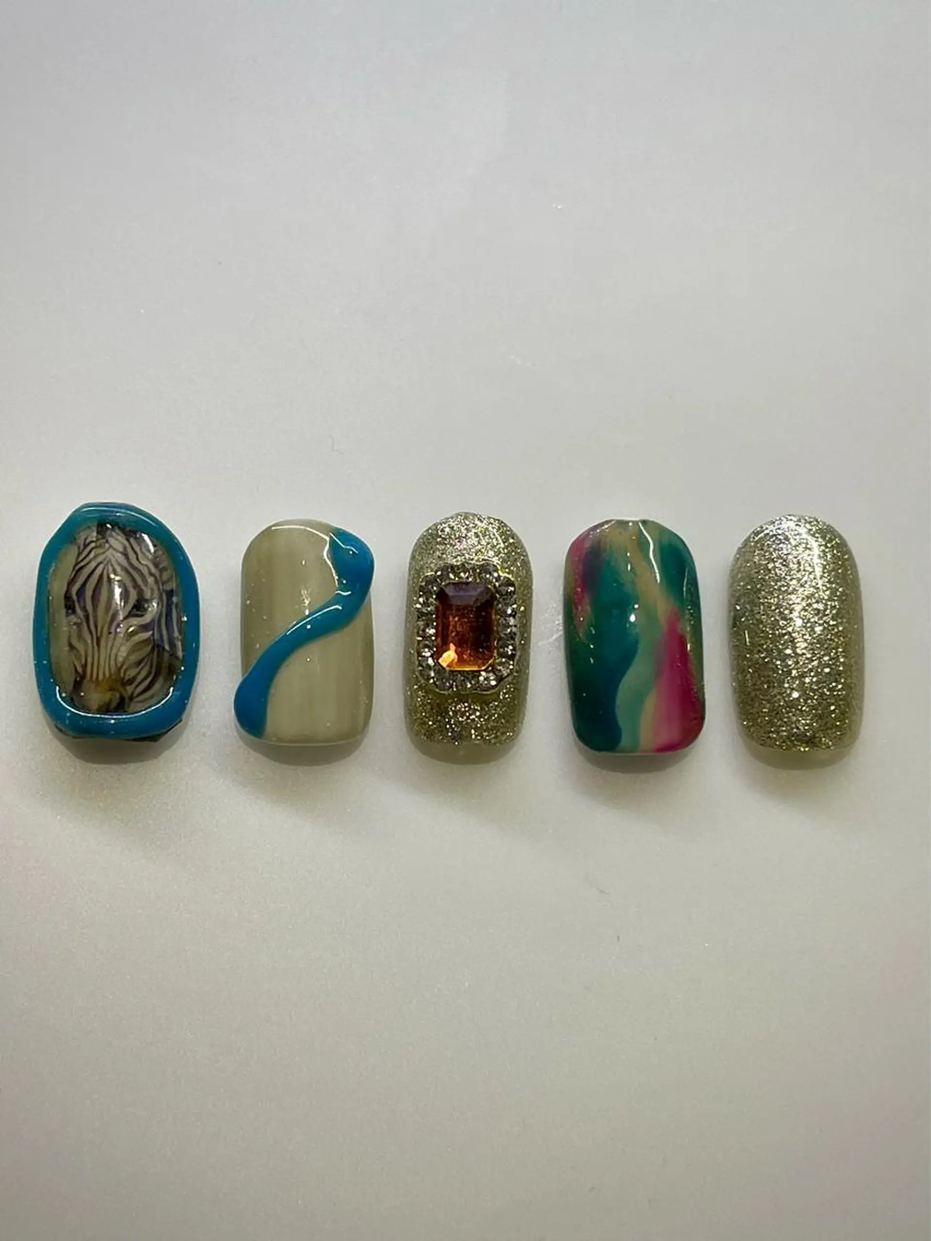 ショート m kaori𓃟のネイルデザイン