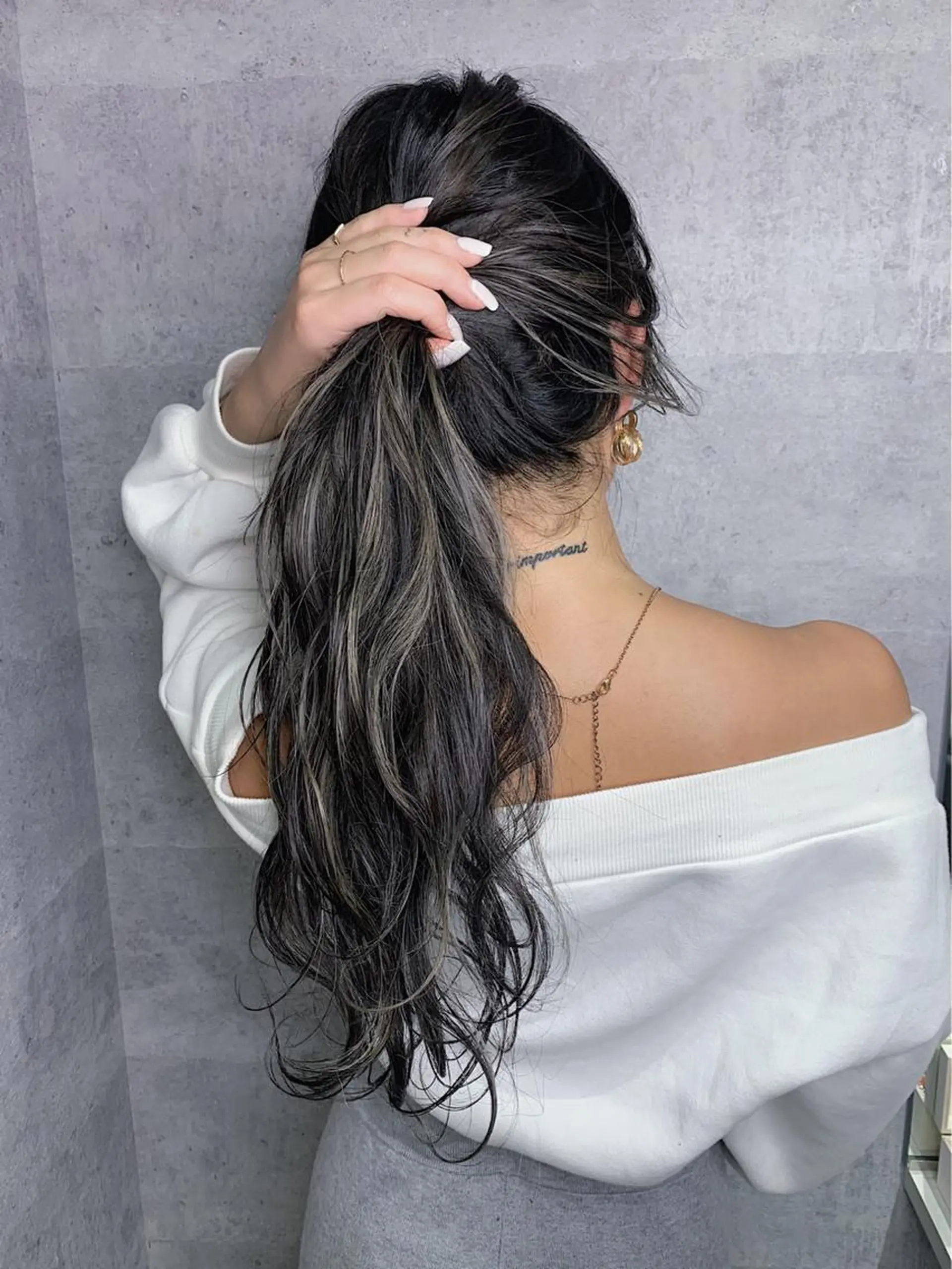 ロング カラー カット ヘアカラー トリートメント _WHITE 天王寺のヘアスタイル