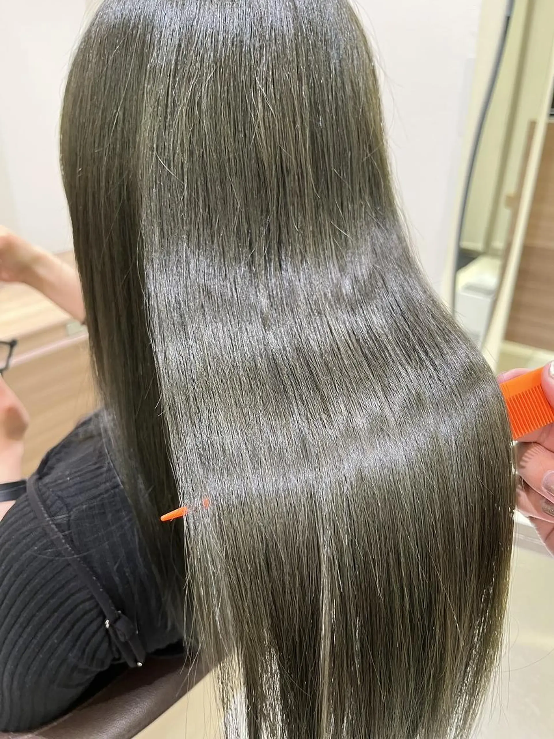 カラー ロング 江頭 捺希のヘアスタイル