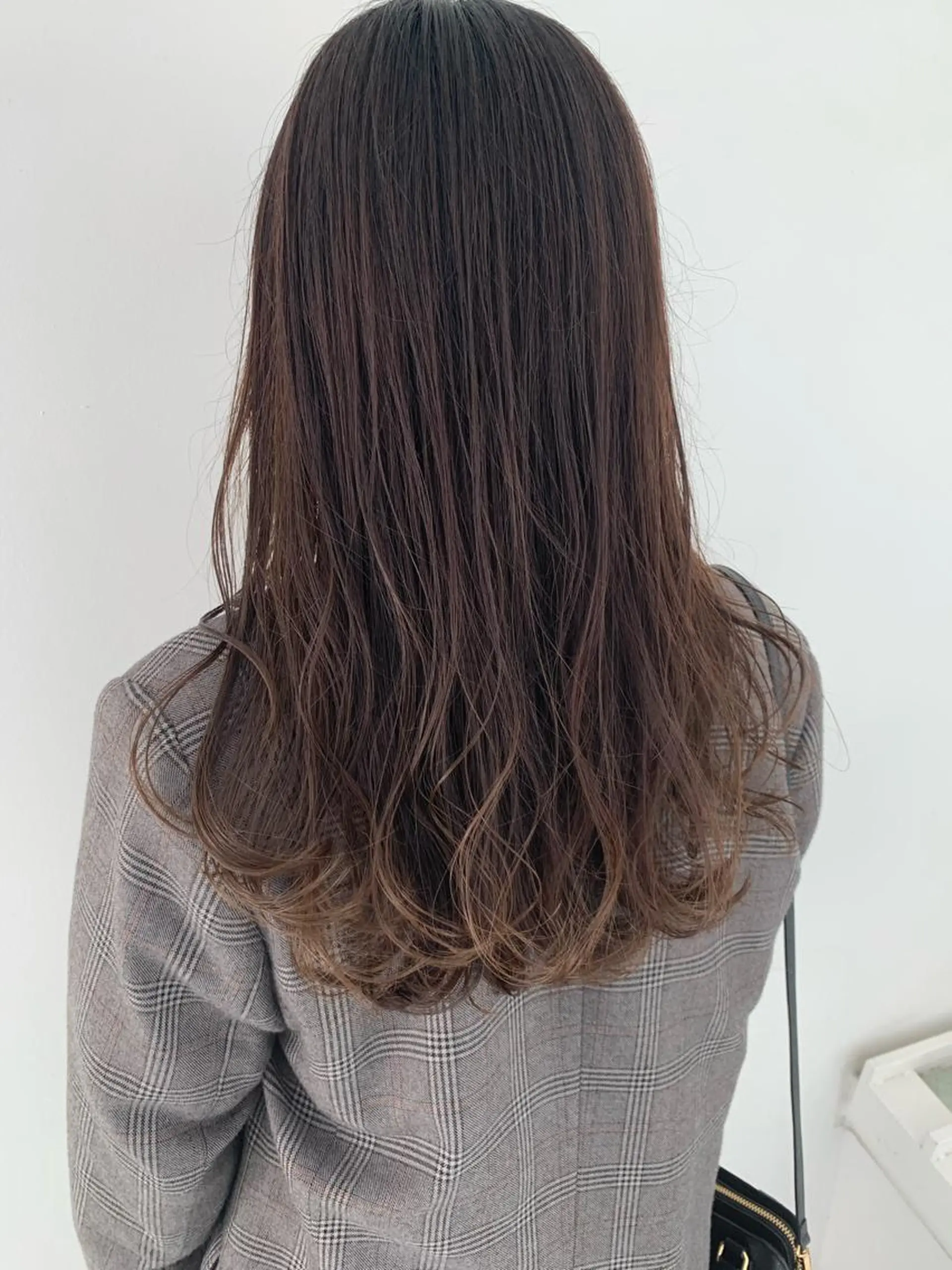 ロング カラー アッシュ ベージュカラー レイヤーカット SALOWIN表参道店所属・マンツーマン×半個室 まちだきょうすけのヘアスタイル