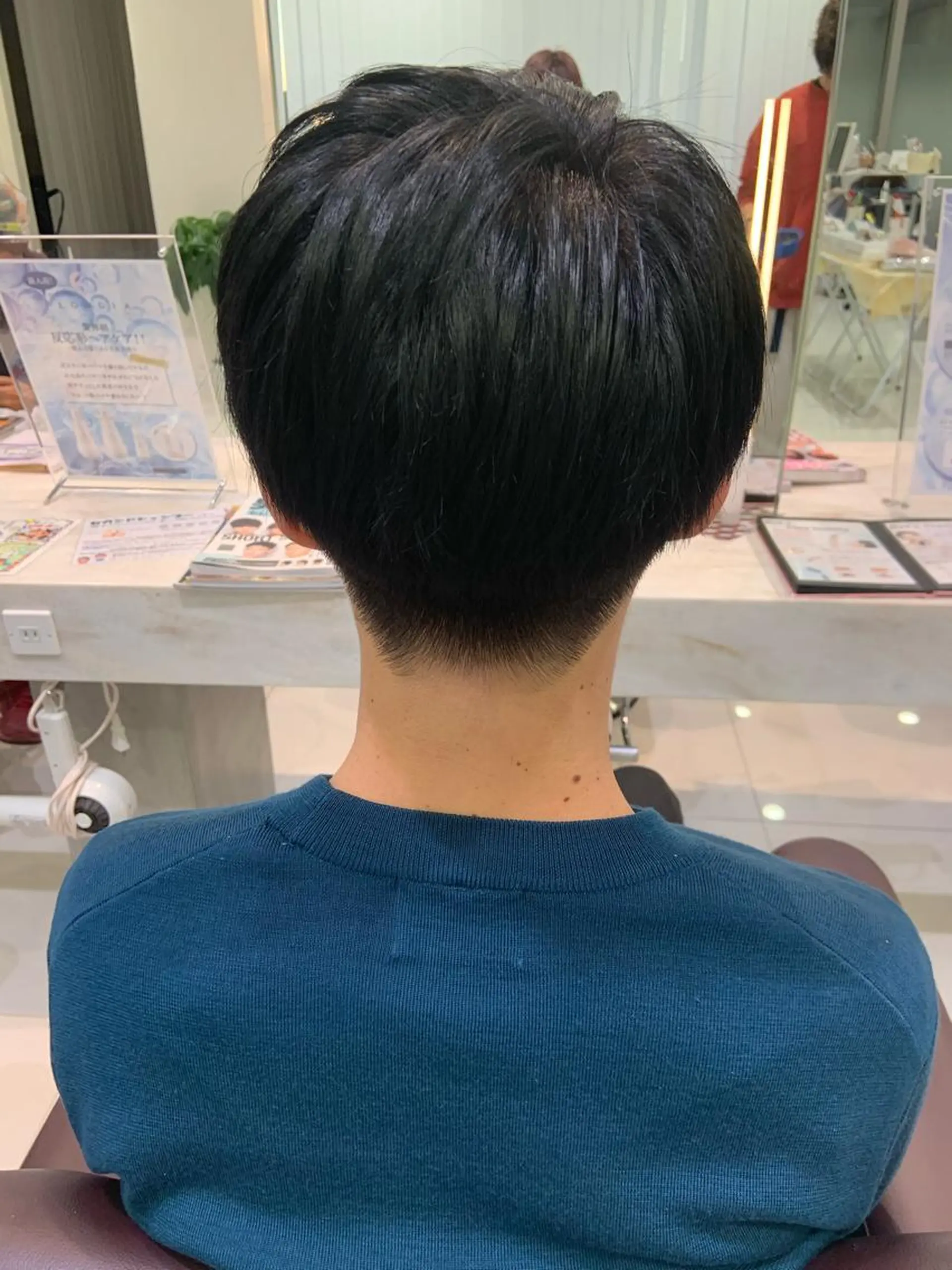 ショート カラー メンズ マッシュ 刈り上げ ハイトーンカラー🤍 山下 優華のヘアスタイル