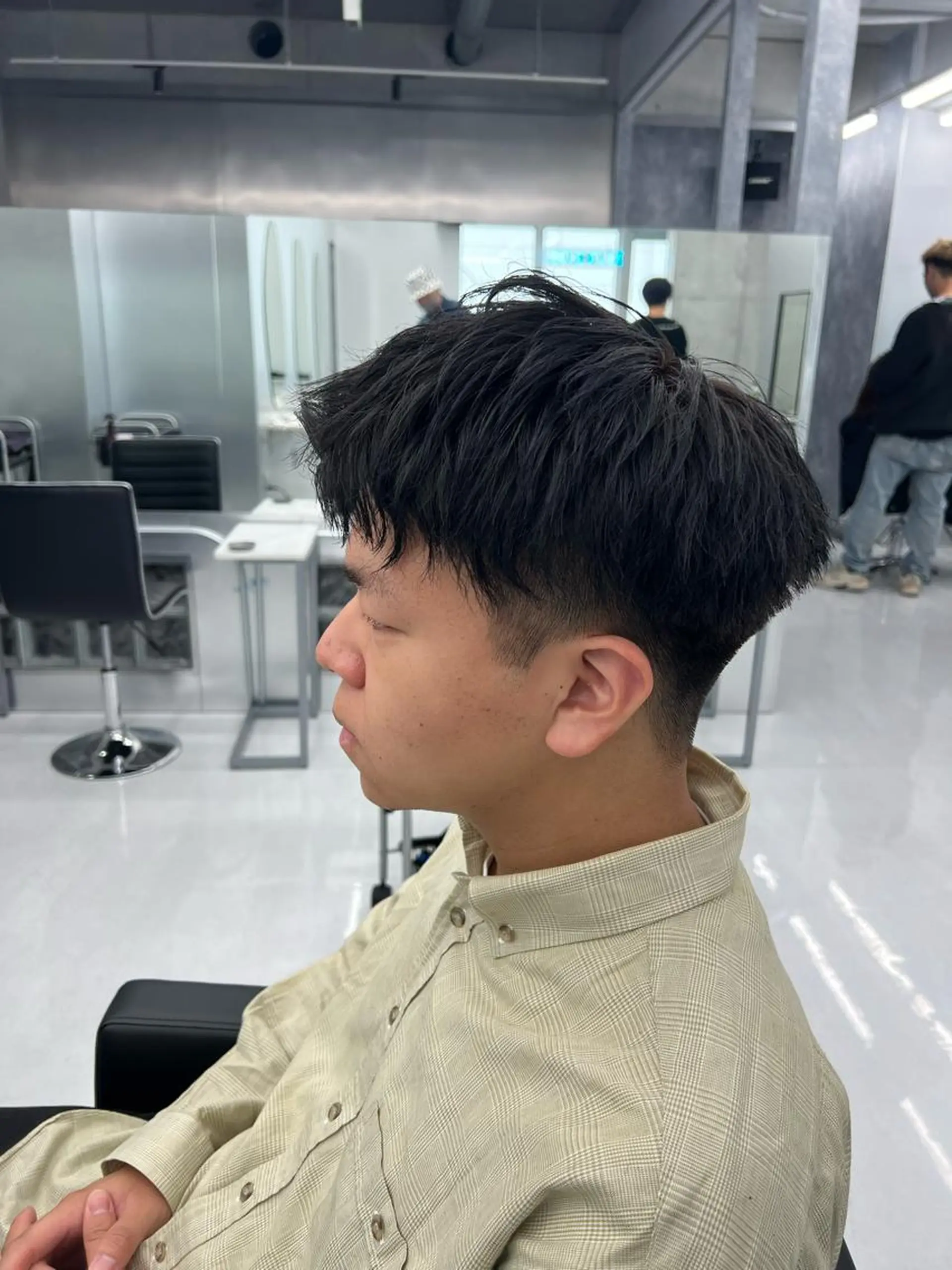 ショート カラー メンズ メンズハイトーン 刈り上げ ハイトーンカラー 👑垢抜け韓国ヘア ハッシュカット唯澄のヘアスタイル