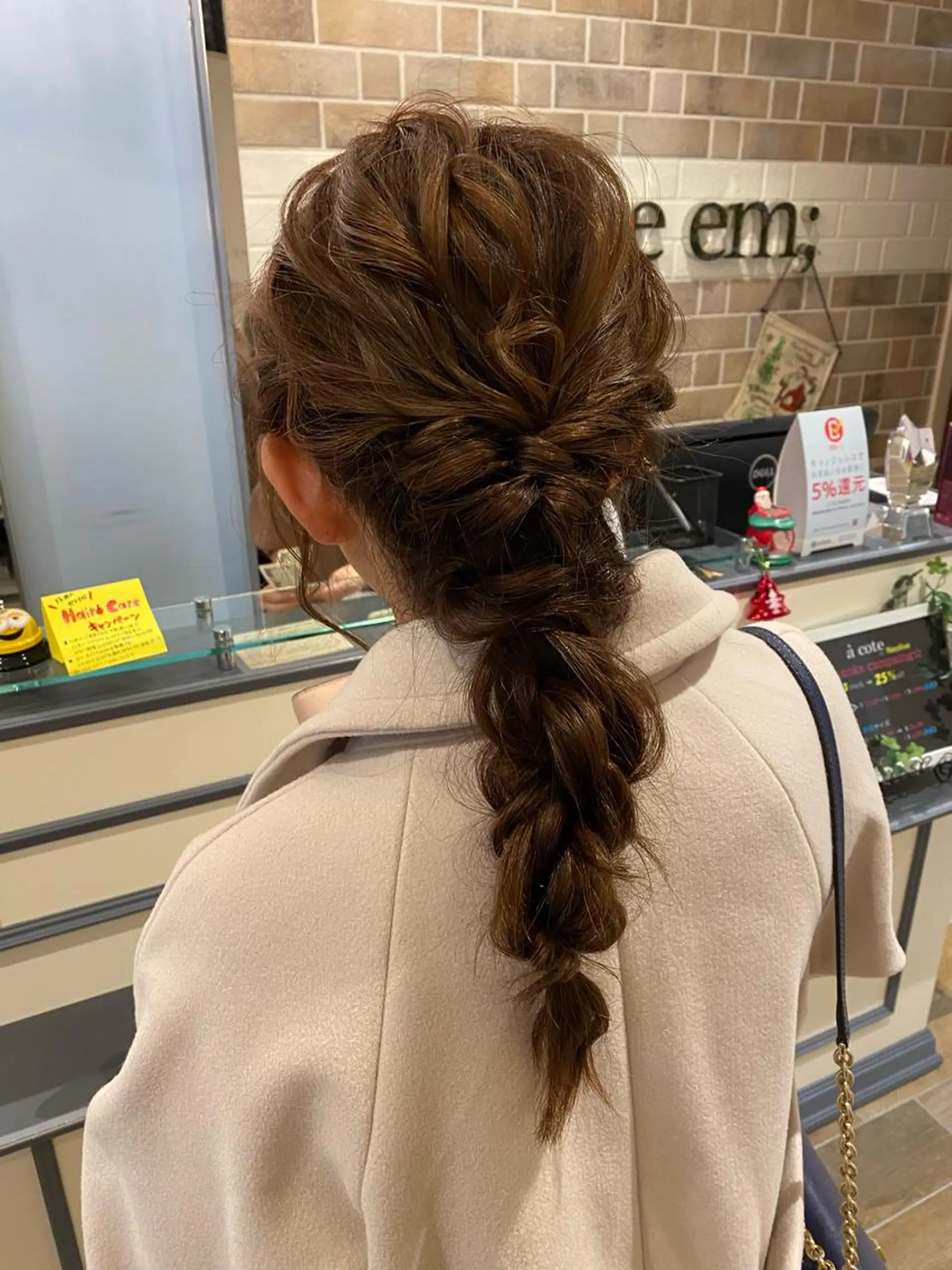 セミロング ヘアアレンジ ヘアセット 宮内 真乃のヘアスタイル