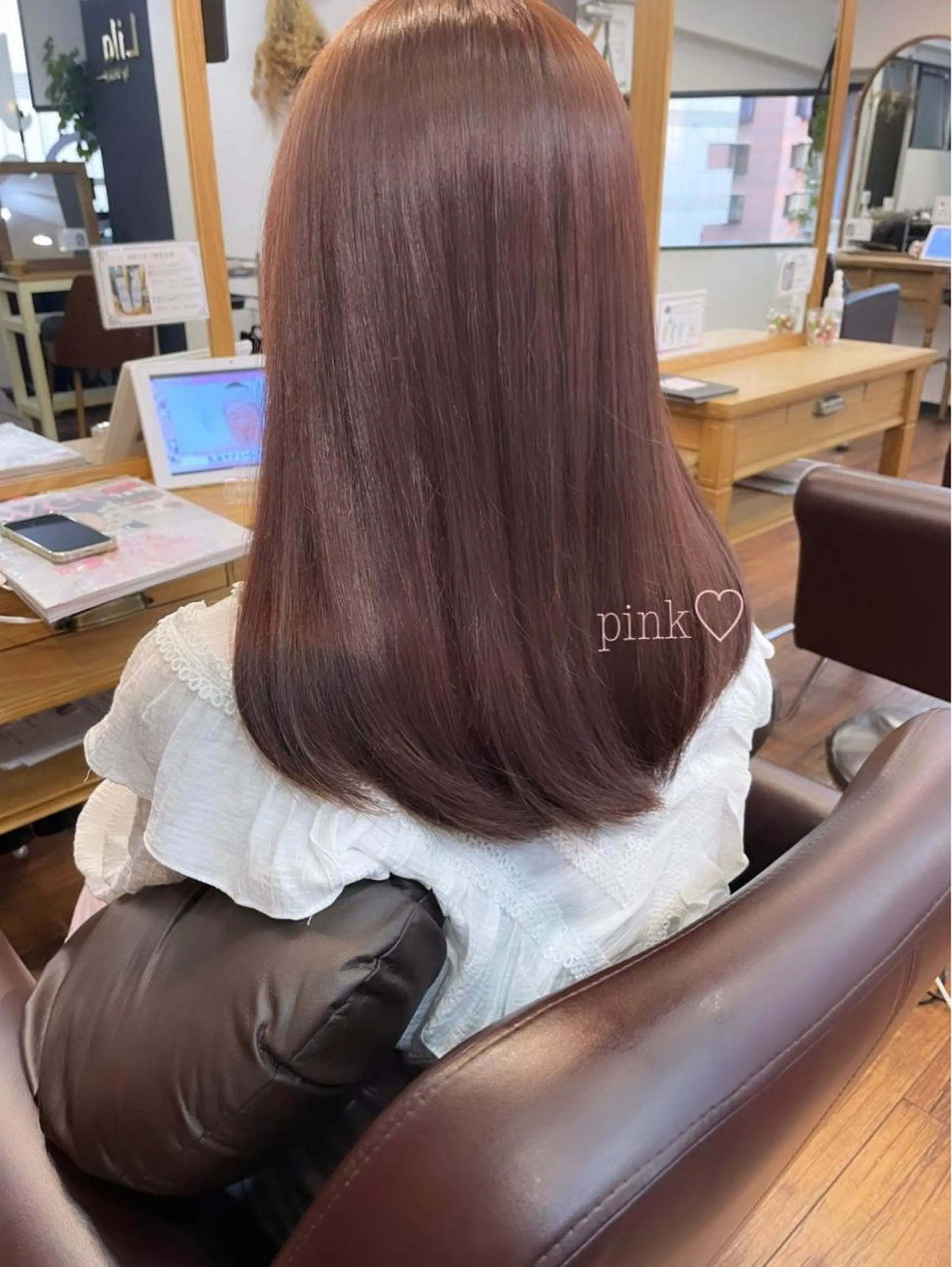 ロング レイヤーカット、 大人可愛い　中村美羅のヘアスタイル