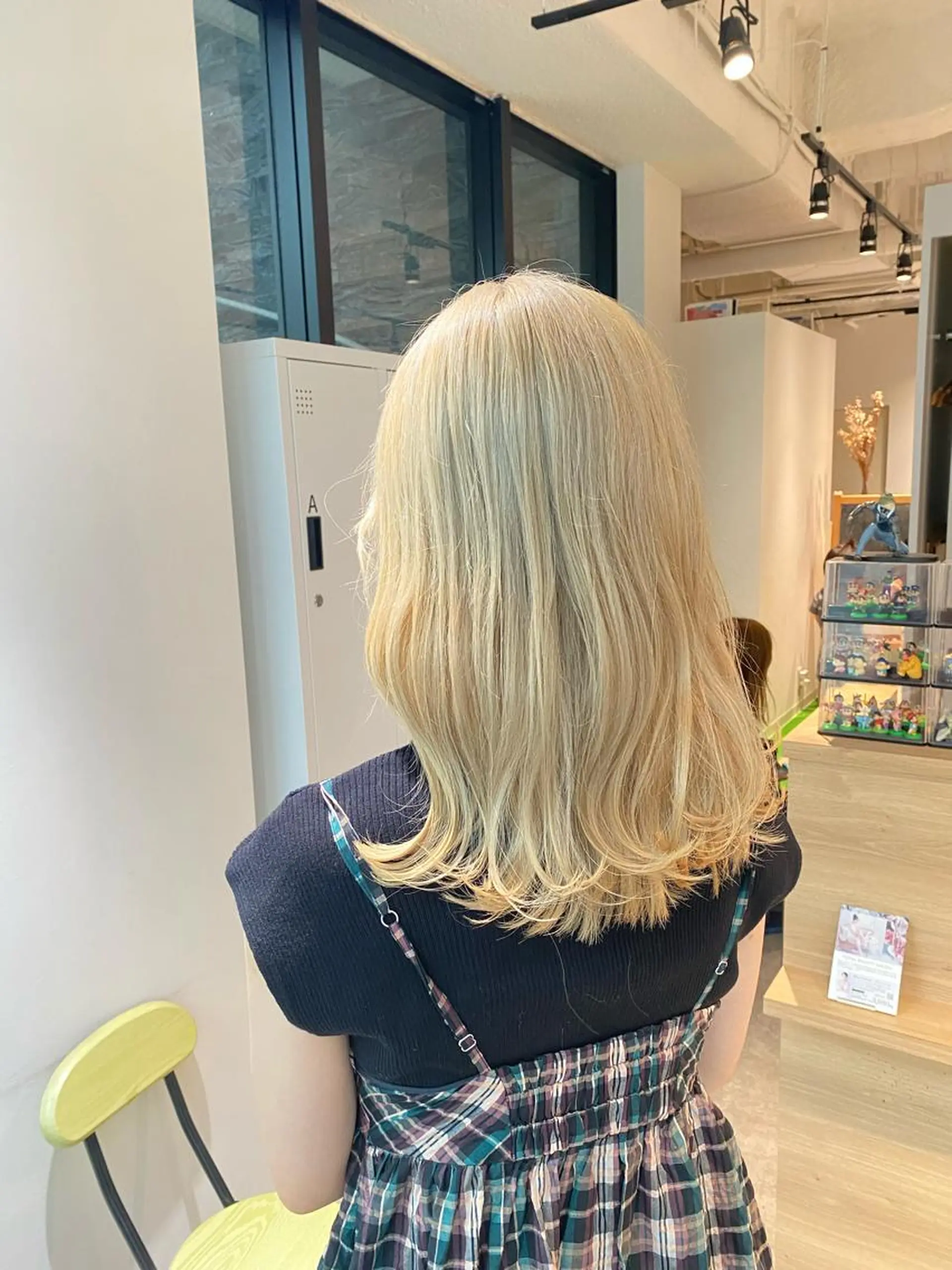 セミロング カラー ベージュカラー ブリーチ ホワイトベージュ カット ヘアカラー オスズ 🎀´-のヘアスタイル