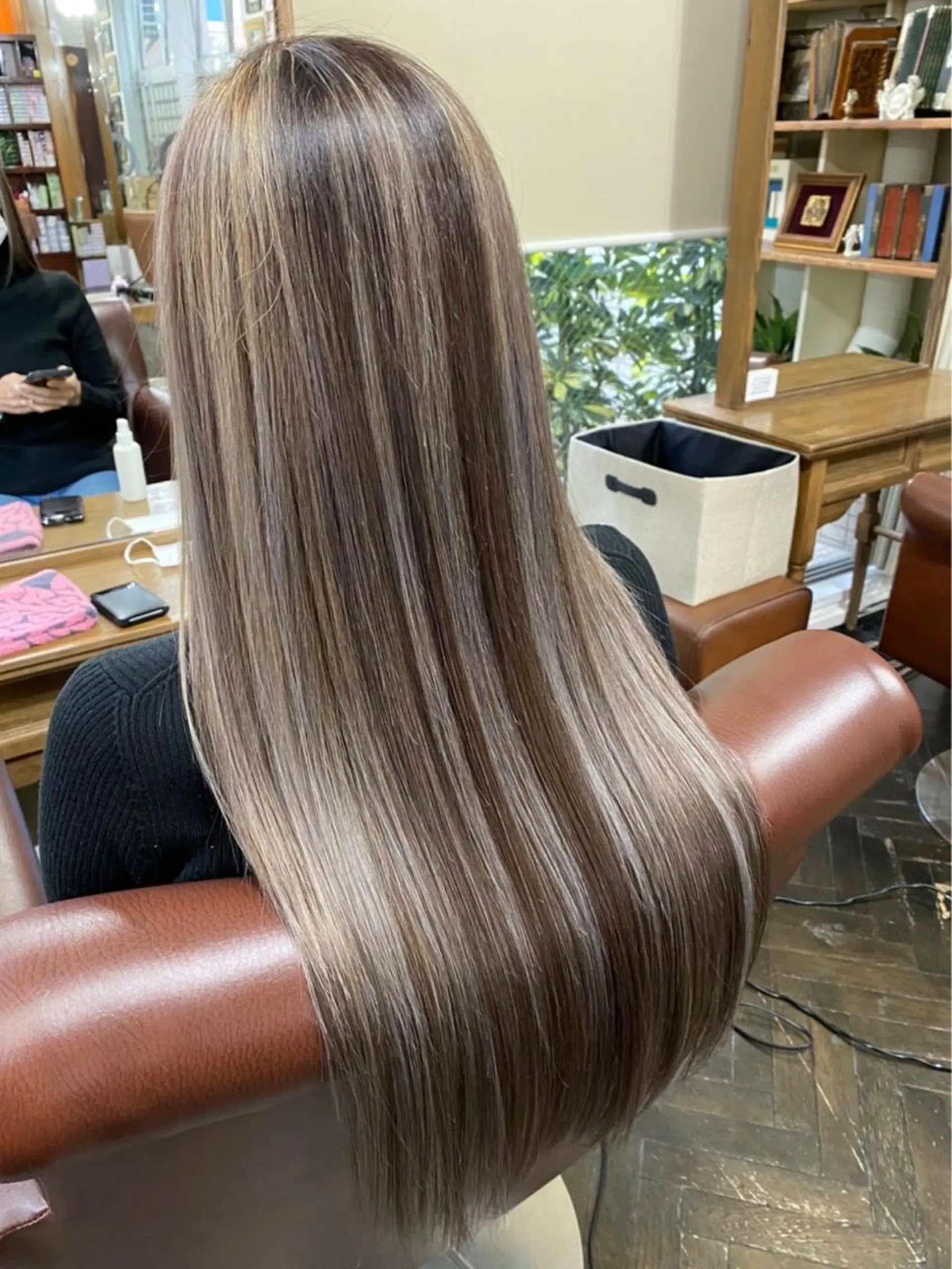 ロング カラー ブリーチ ダブルカラー グレージュ ハイライトカラー ハイトーンカラー ヘアカラー トリートメント 🌟ハイライト/ハイ トーン🌟MIKIのヘアスタイル