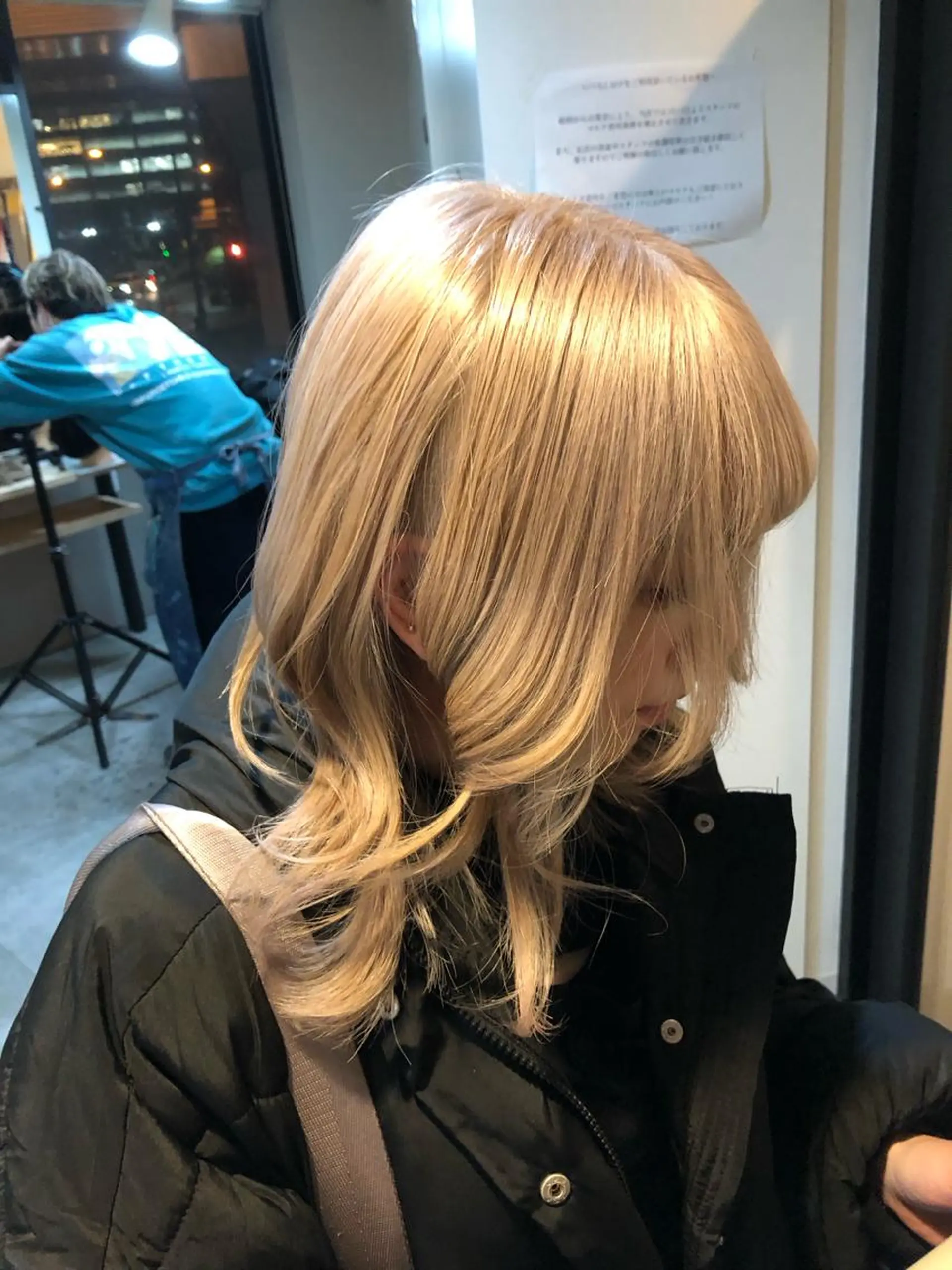 セミロング カラー ベージュカラー ブロンド ハイトーンカラー ハイトーンベージュ ホワイトブロンド レイヤー/エクステ alpha下妻のヘアスタイル