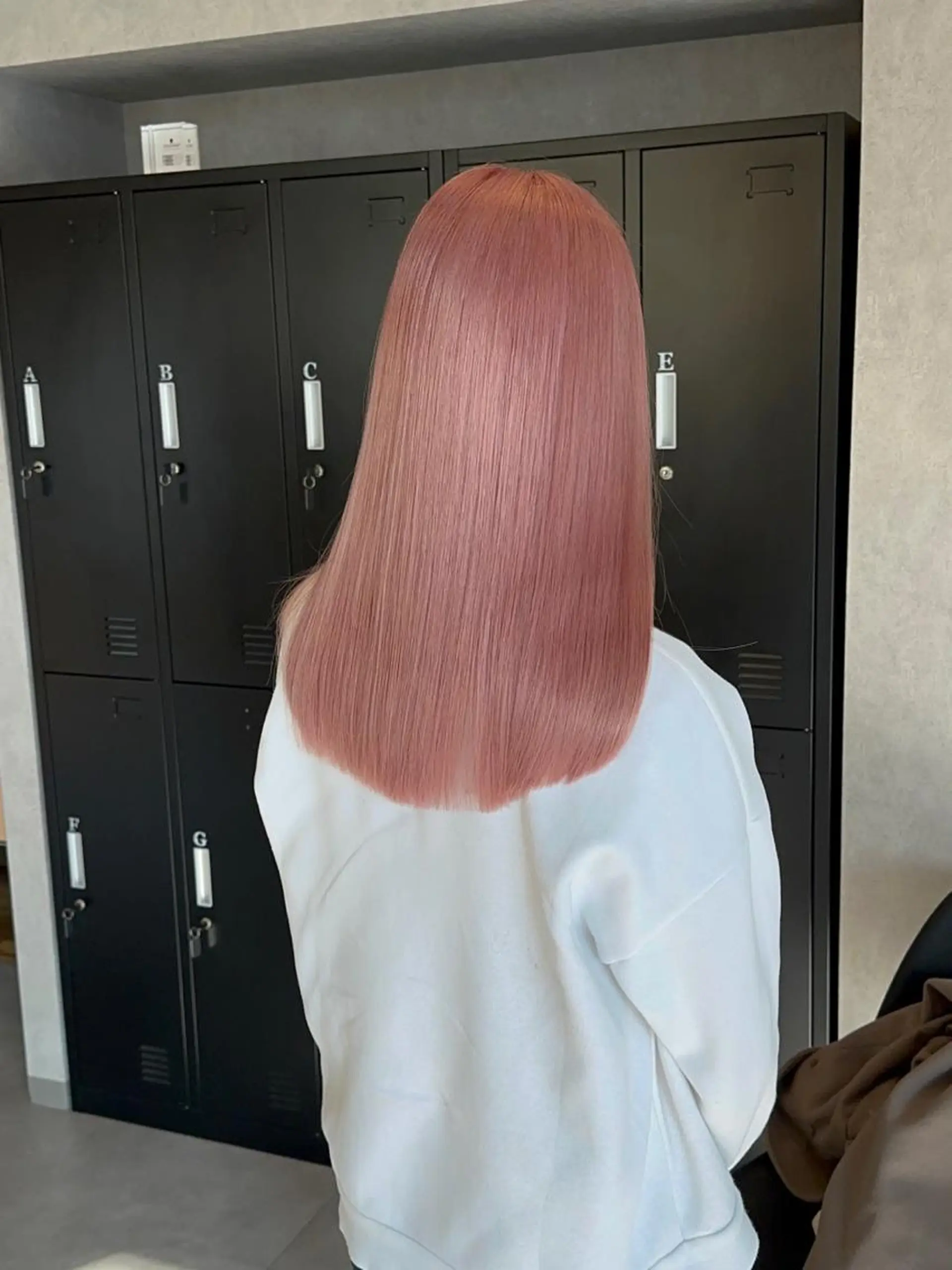 セミロング ジゼル小倉谷内尾祐音 ケアブリーチのヘアスタイル