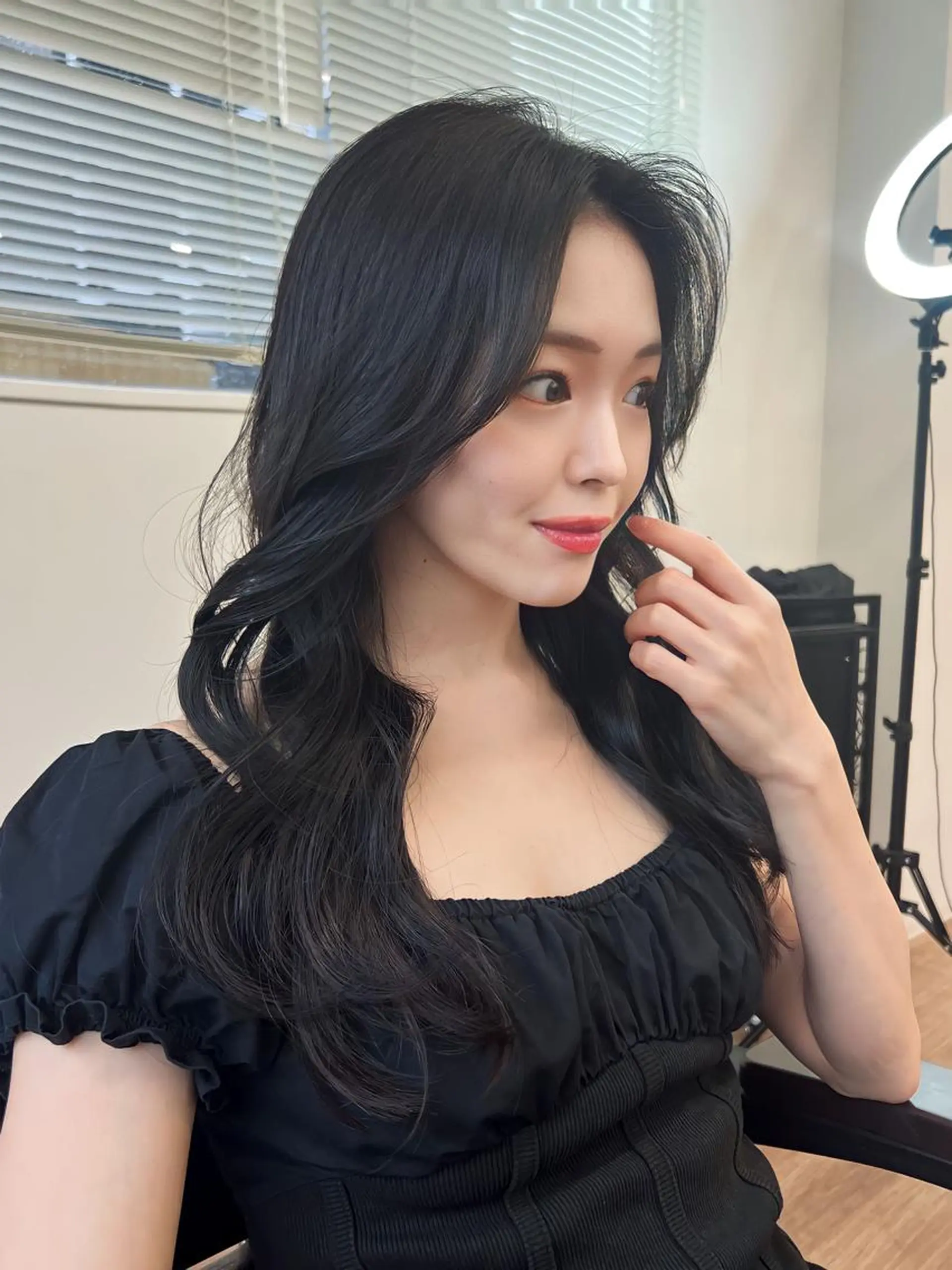 セミロング カラー パーマ ヘアアレンジ メンズ キッズ ネイル マツエク・マツパ アイブロウ メンズインナーカラー メンズ韓国風 黒髪 ブルーカラー ブルーブラック 渋谷レイヤーカット❌ 縮毛矯正専門/武田涼のヘアスタイル