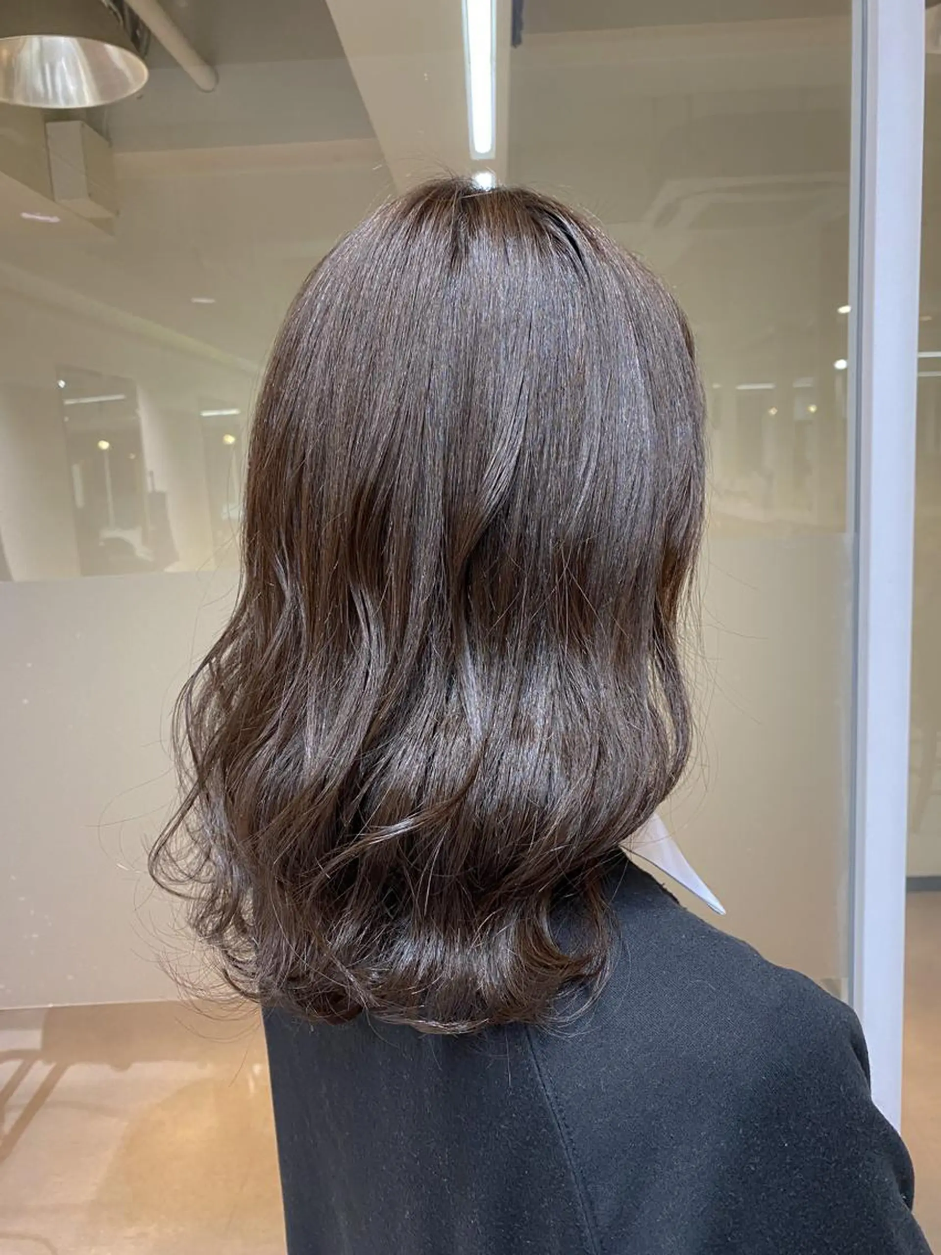 セミロング カラー グレージュ イルミナカラー SALOWIN神戸三宮East店所属・【透明感、艶髪】西村 有司のヘアスタイル