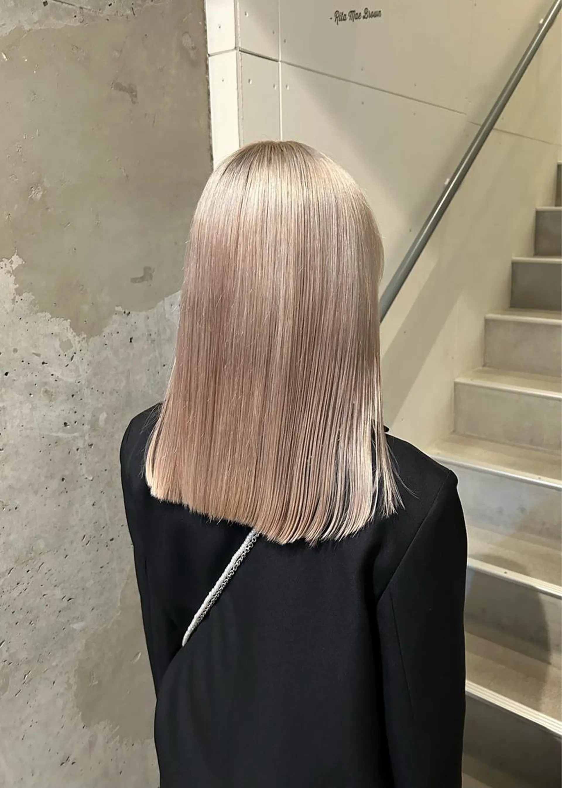 セミロング カラー ベージュカラー ブリーチ ホワイトベージュ ryo yaのヘアスタイル