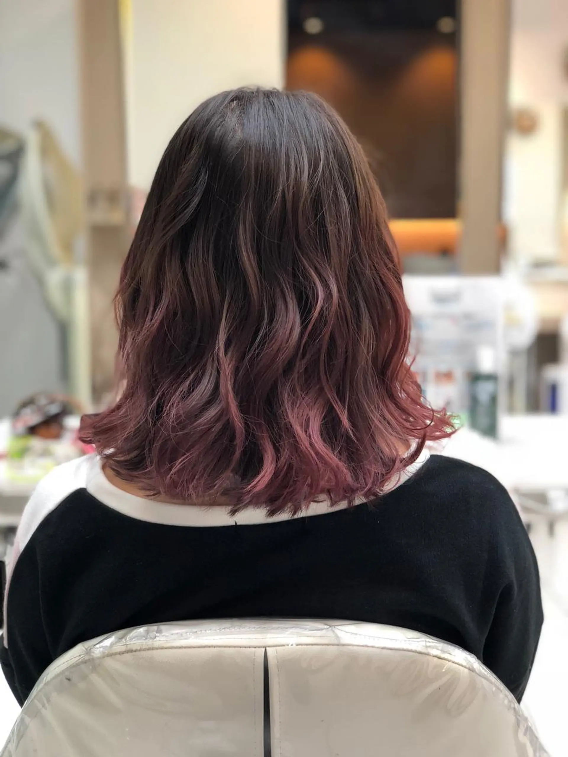 ミディアム カラー バレイヤージュ イルミナカラー レイヤーカット Ｄirector 　徳久　真紀の眉毛・アイブロウイメージ