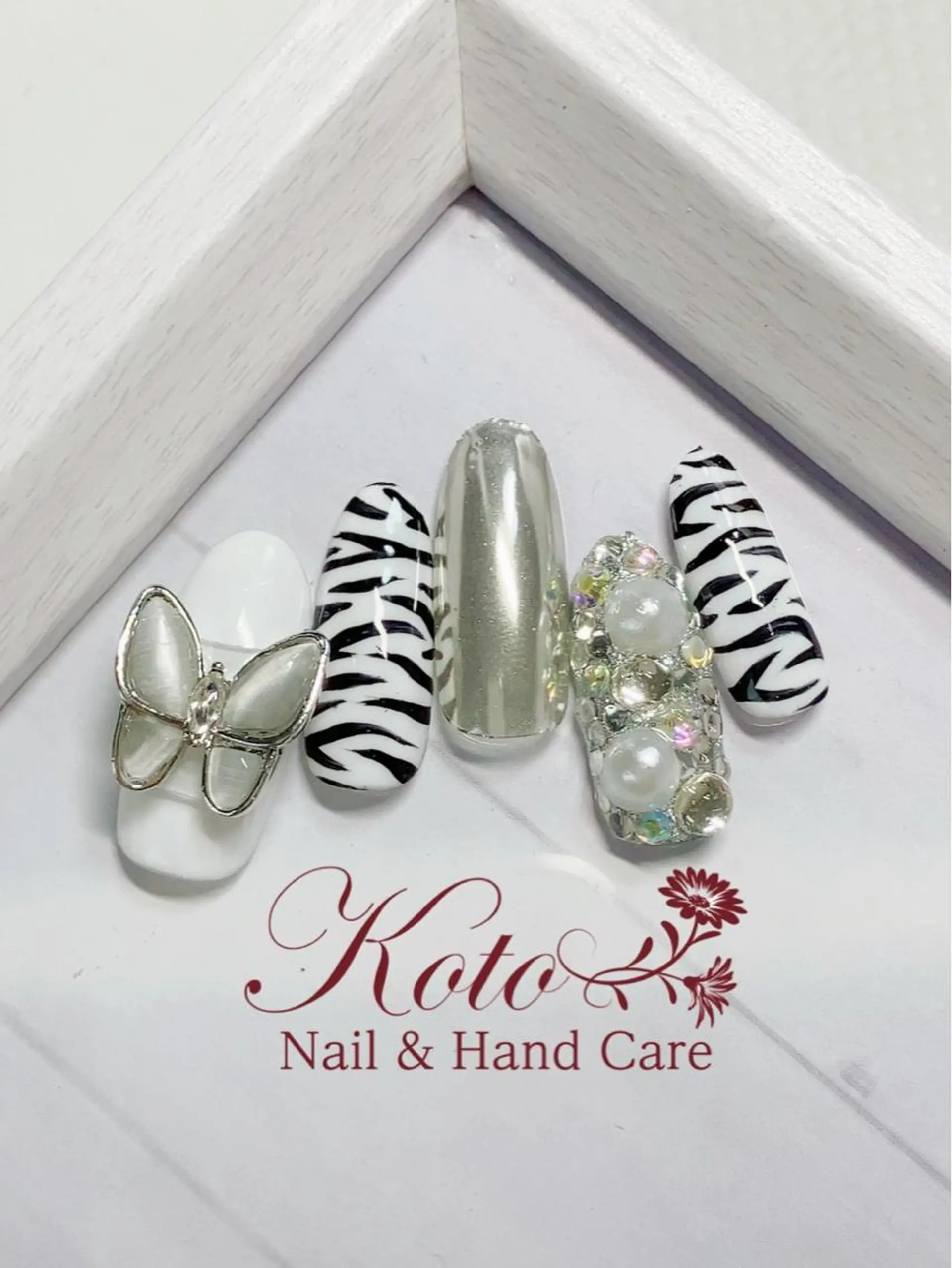 ネイル 長さ出し フットネイル フレンチネイル ジェルネイル ラメ(グリッター) Risa ネイルサロンKOTOのネイルデザイン