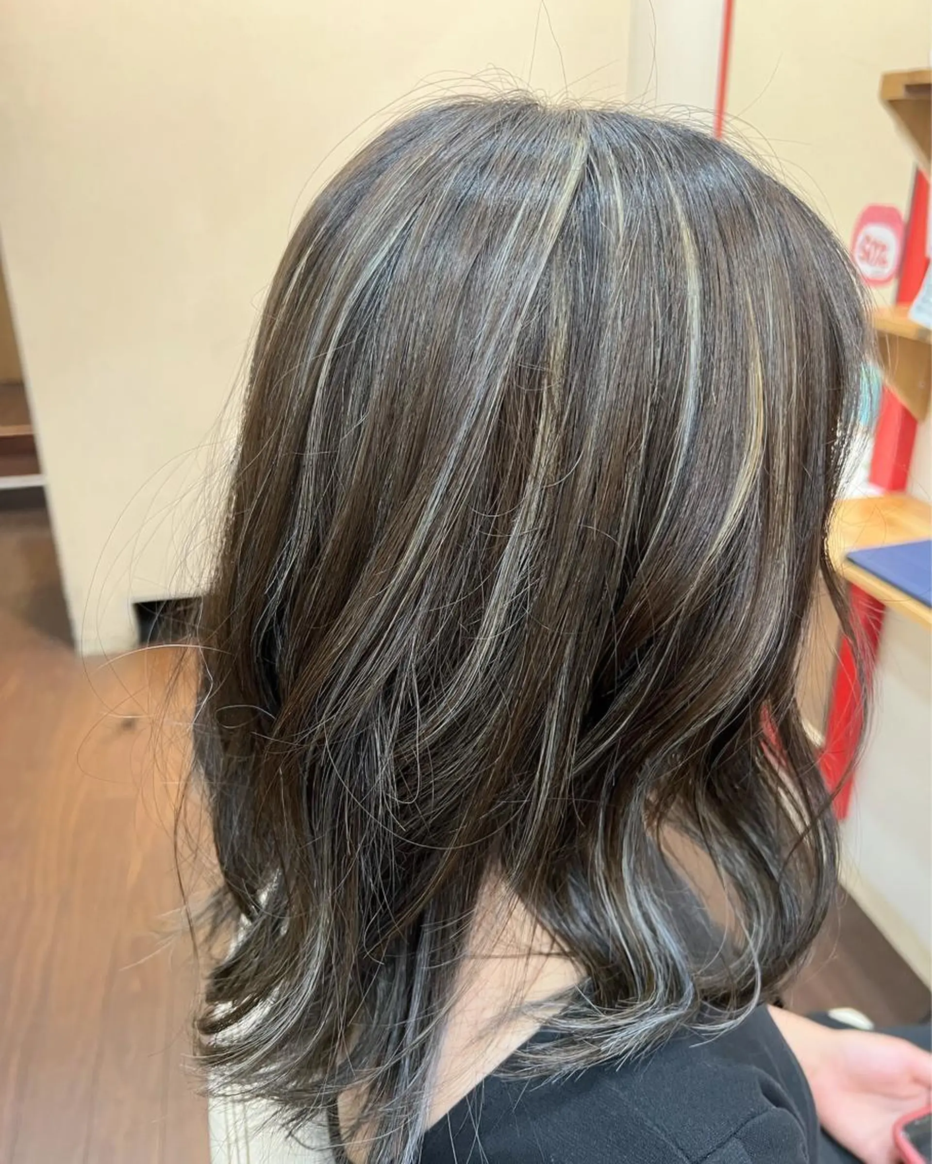 カラー ブルーカラー ハイライトカラー まさき✂︎ブリーチ／ デザインカラーのヘアスタイル