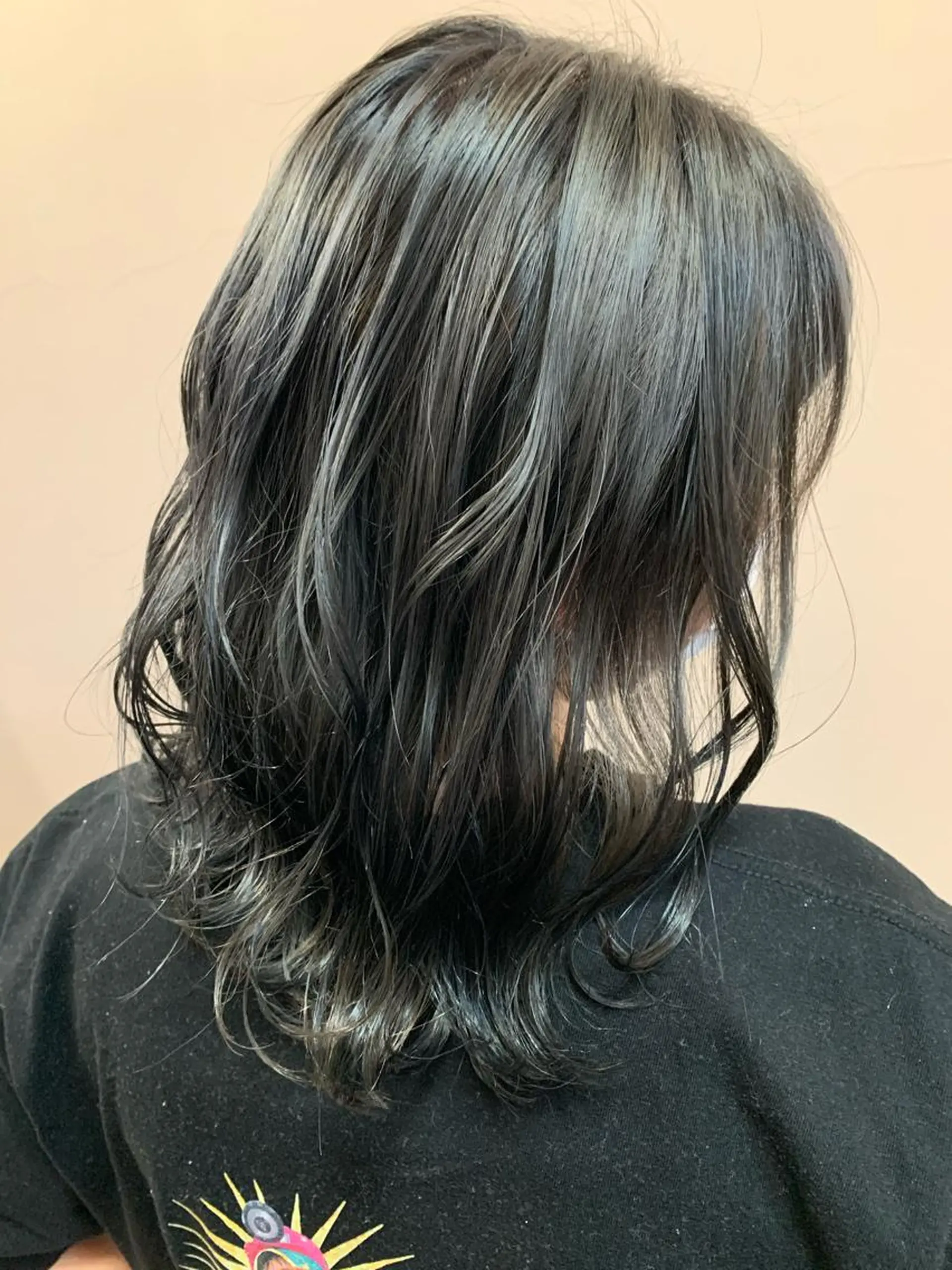 セミロング カラー ヘアアレンジ ハイトーン特化 川井優汰のヘアスタイル