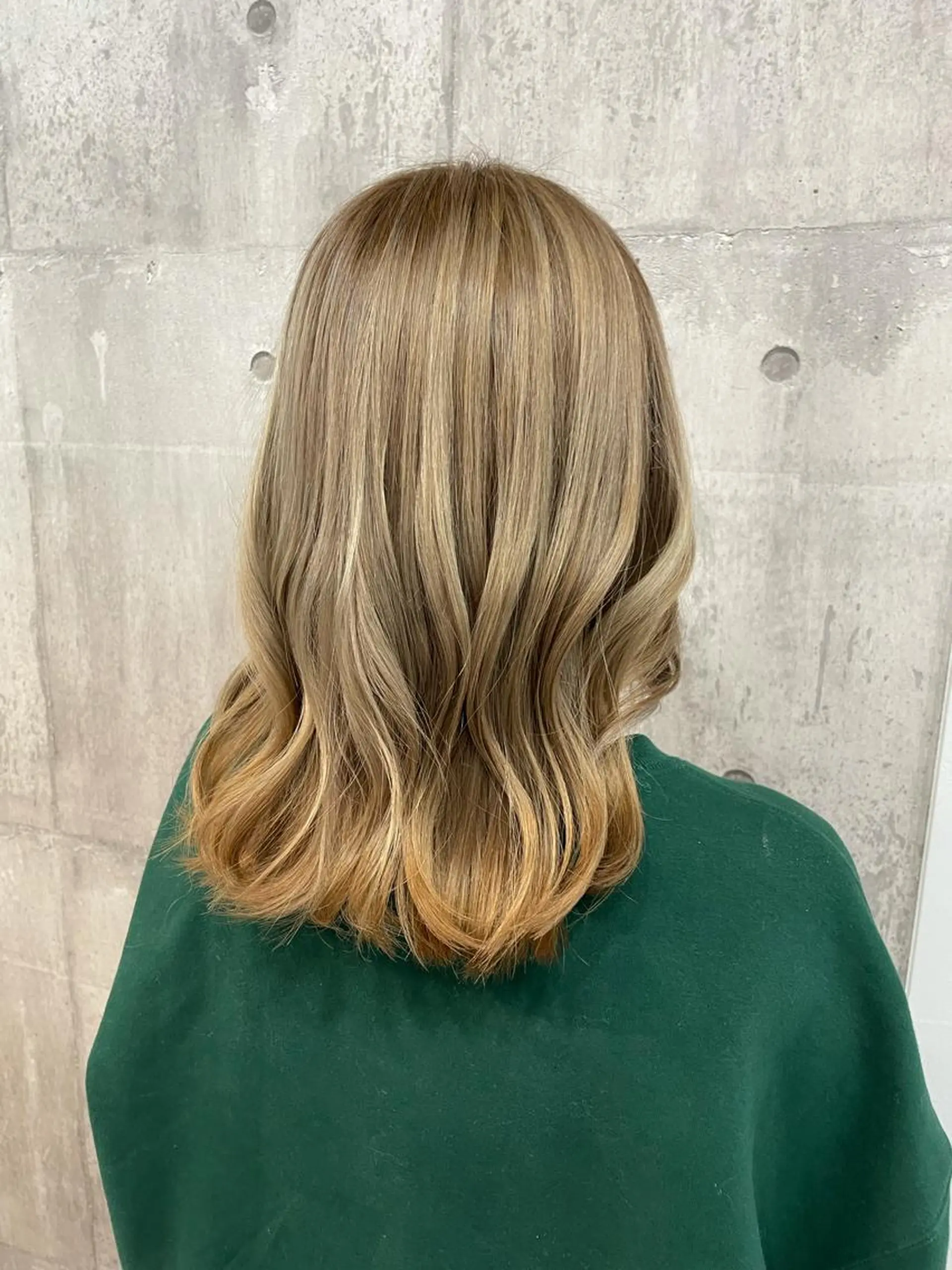 カラー _White 浜松所属・ルミナホワイト 店長 もえかのヘアスタイル