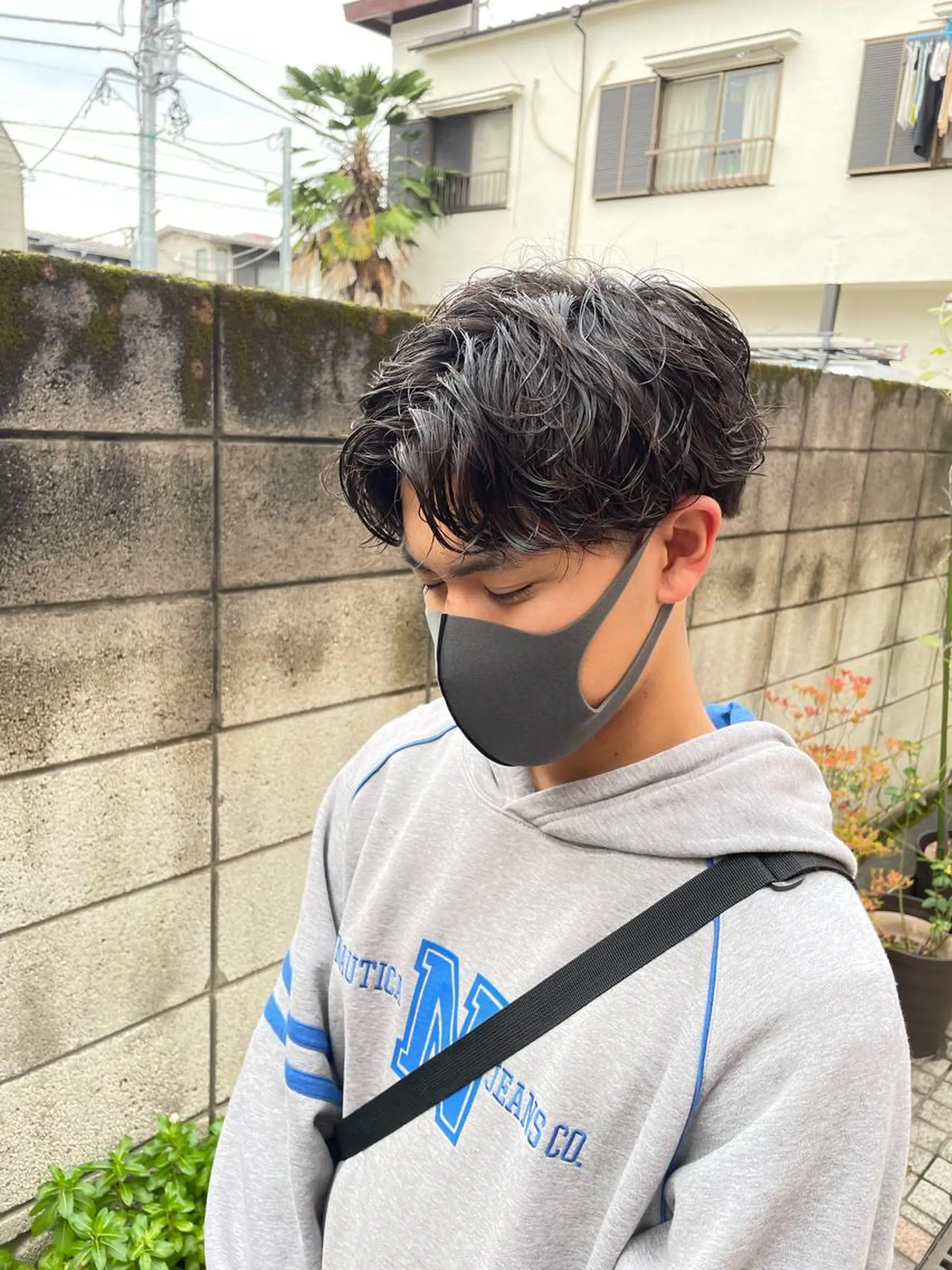 ショート カラー パーマ ヘアアレンジ メンズ アイブロウ センターパート メンズハイライト メンズハイトーン マッシュウルフ マッシュ カット パーマ トリートメント ヘッドスパ ヘアセット スパイキー/フェザー /波巻き/かいとのヘアスタイル