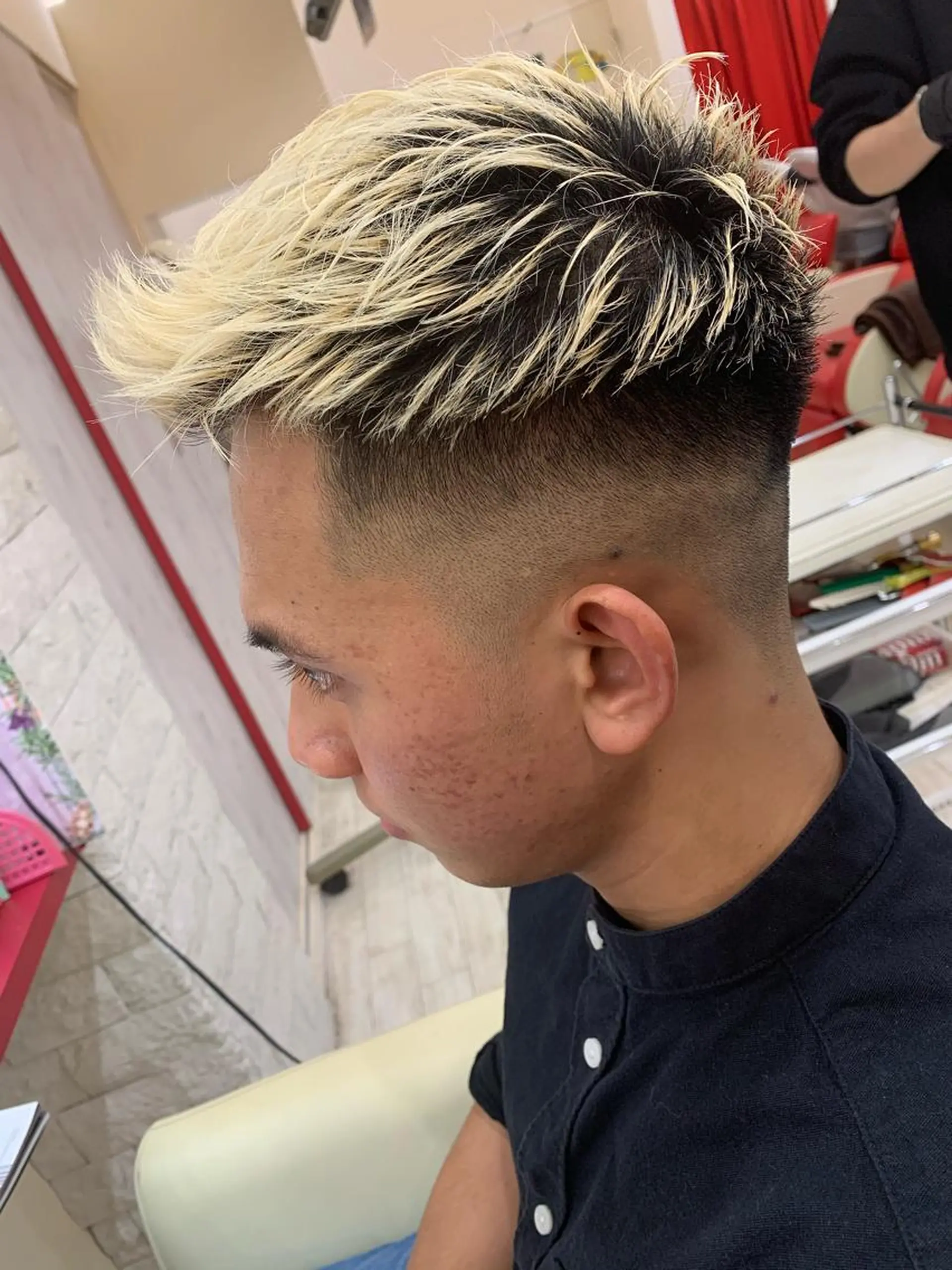 ショート ヘアアレンジ メンズ フェードカット カット 今村公介 ブリーチ特化、派手髪のヘアスタイル