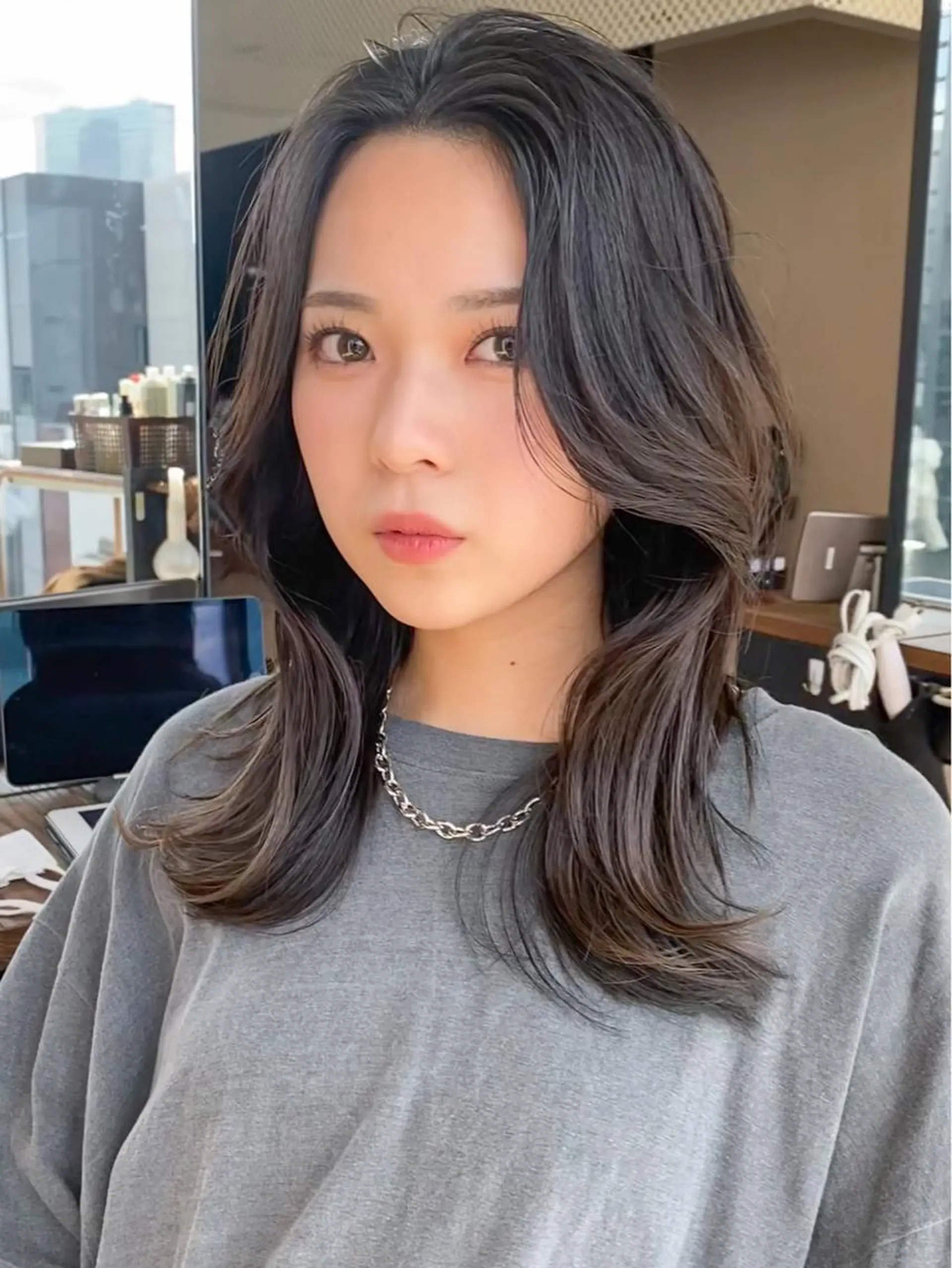 セミロング くびれヘア 顔周りカット 小顔カット トリートメント 【1日2名様限定】 AFLOAT白川雄副のヘアスタイル