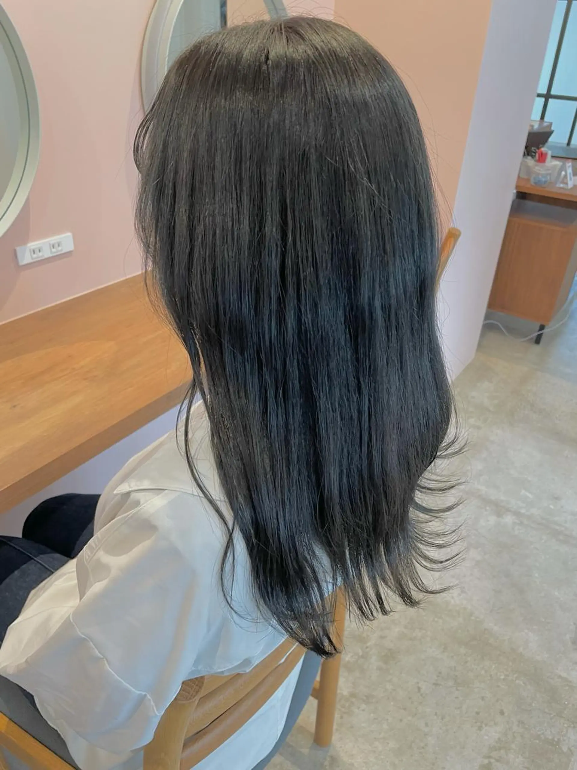 ロング カラー ヘアアレンジ ブリーチ グレージュ ブリーチなしカラー REONA🪽✨薬院 レイヤーカット🫧のヘアスタイル