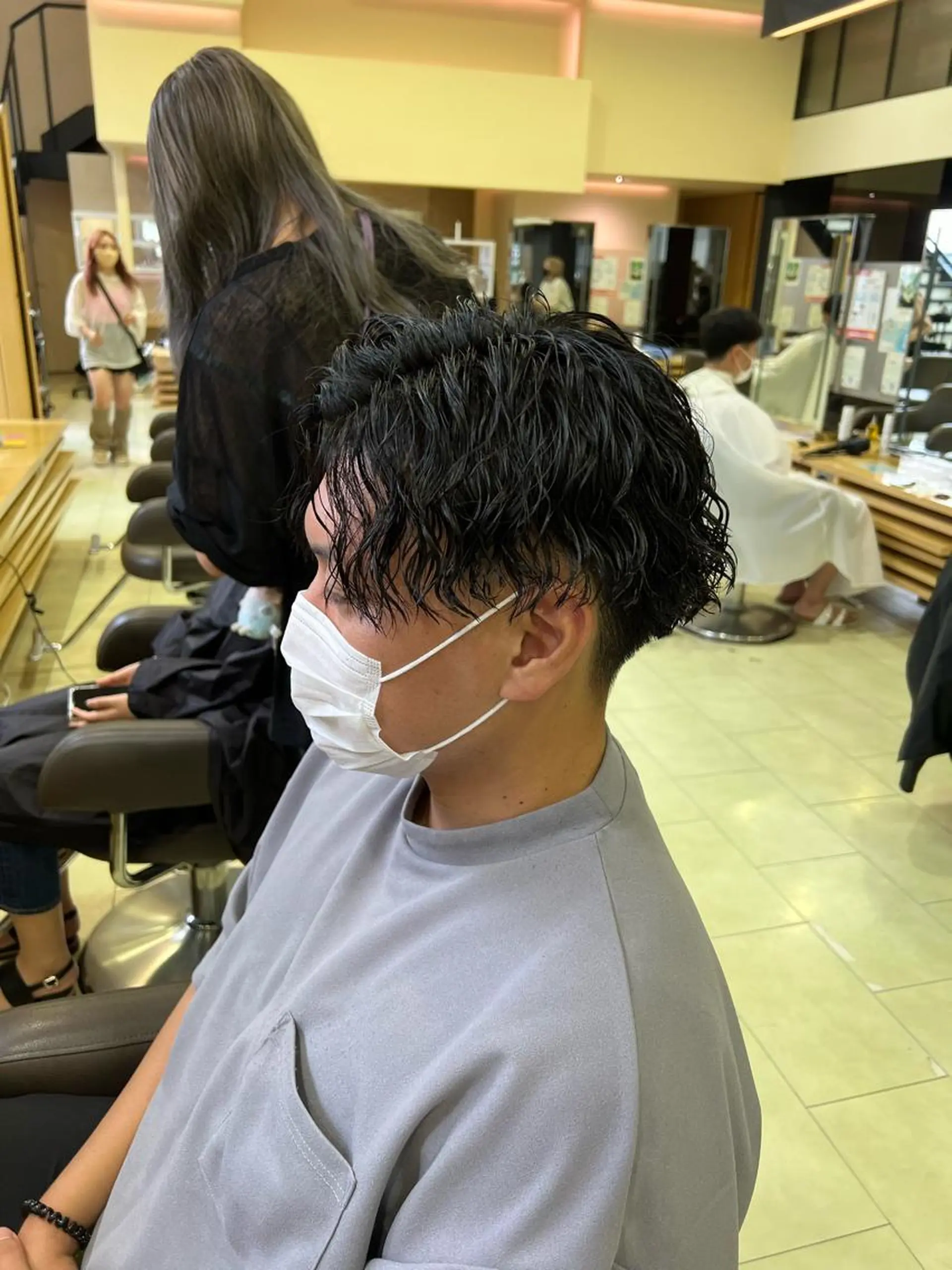 ミディアム パーマ メンズ ヘアカラー メンズ特化 【かな】のヘアスタイル