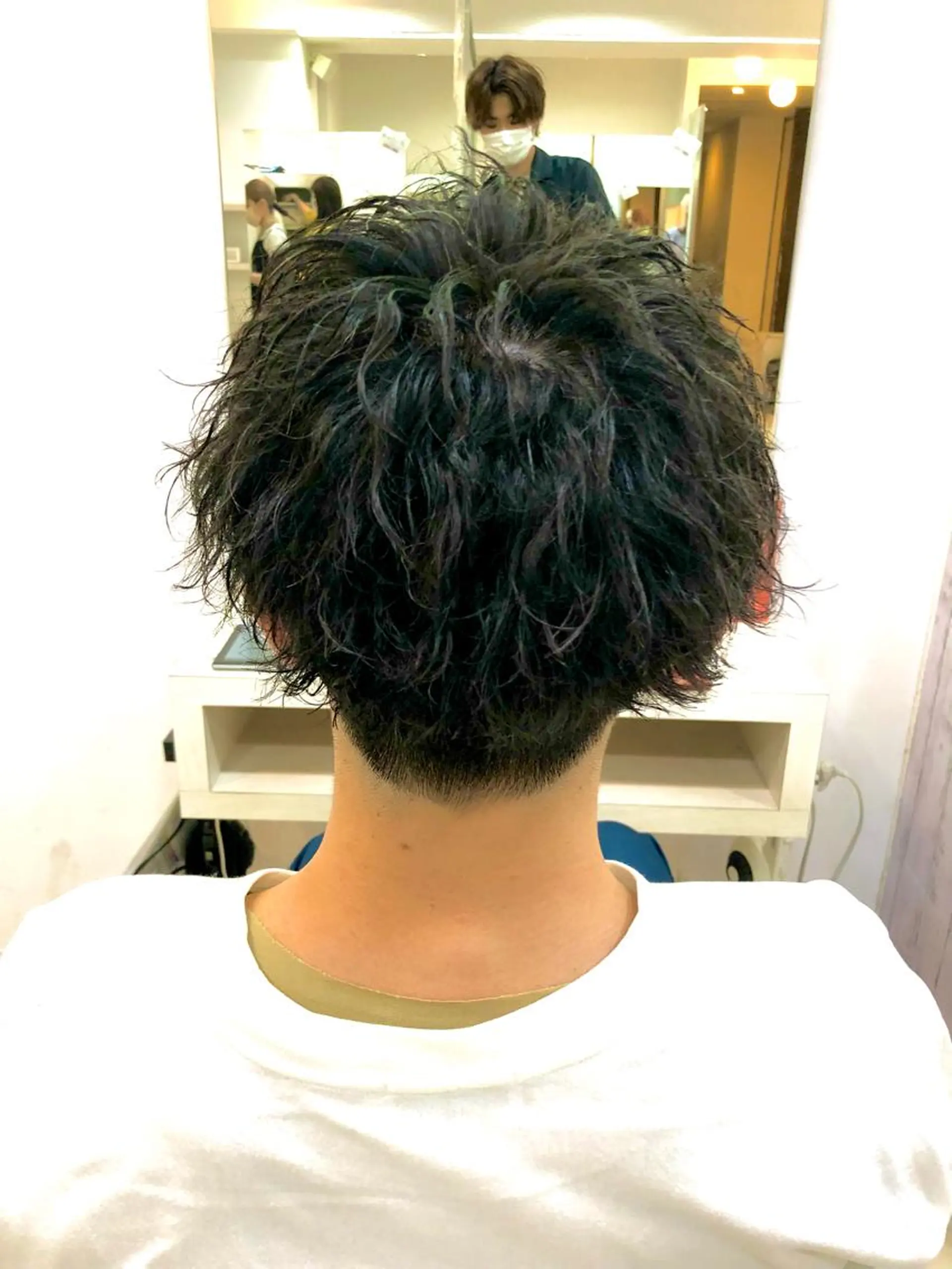 ショート パーマ メンズ メンズパーマ ツイストスパイラルパーマ スパイラルパーマ 髪質改善× 白髪ぼかし溝江のヘアスタイル