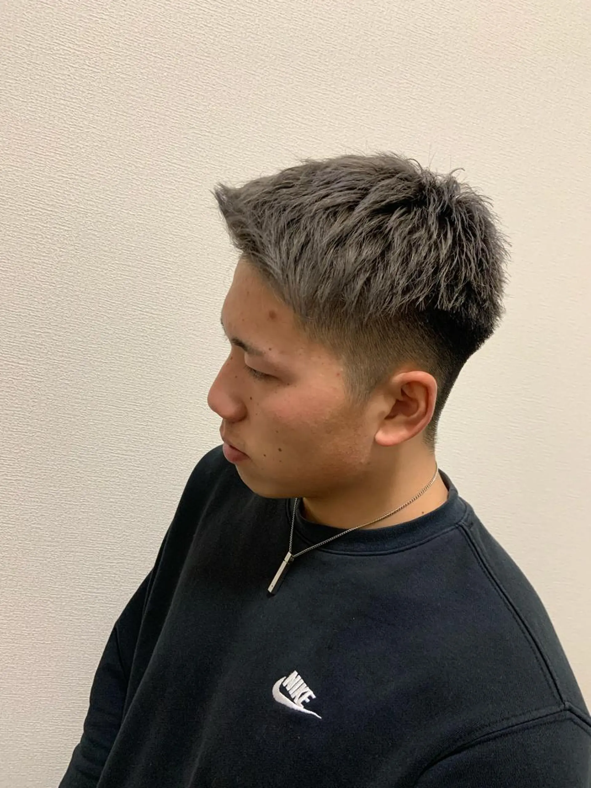 ショート カラー パーマ ヘアアレンジ メンズ アッシュ アッシュグレー ヘアカラー トリートメント ハイトーンカラー🤍 山下 優華のヘアスタイル