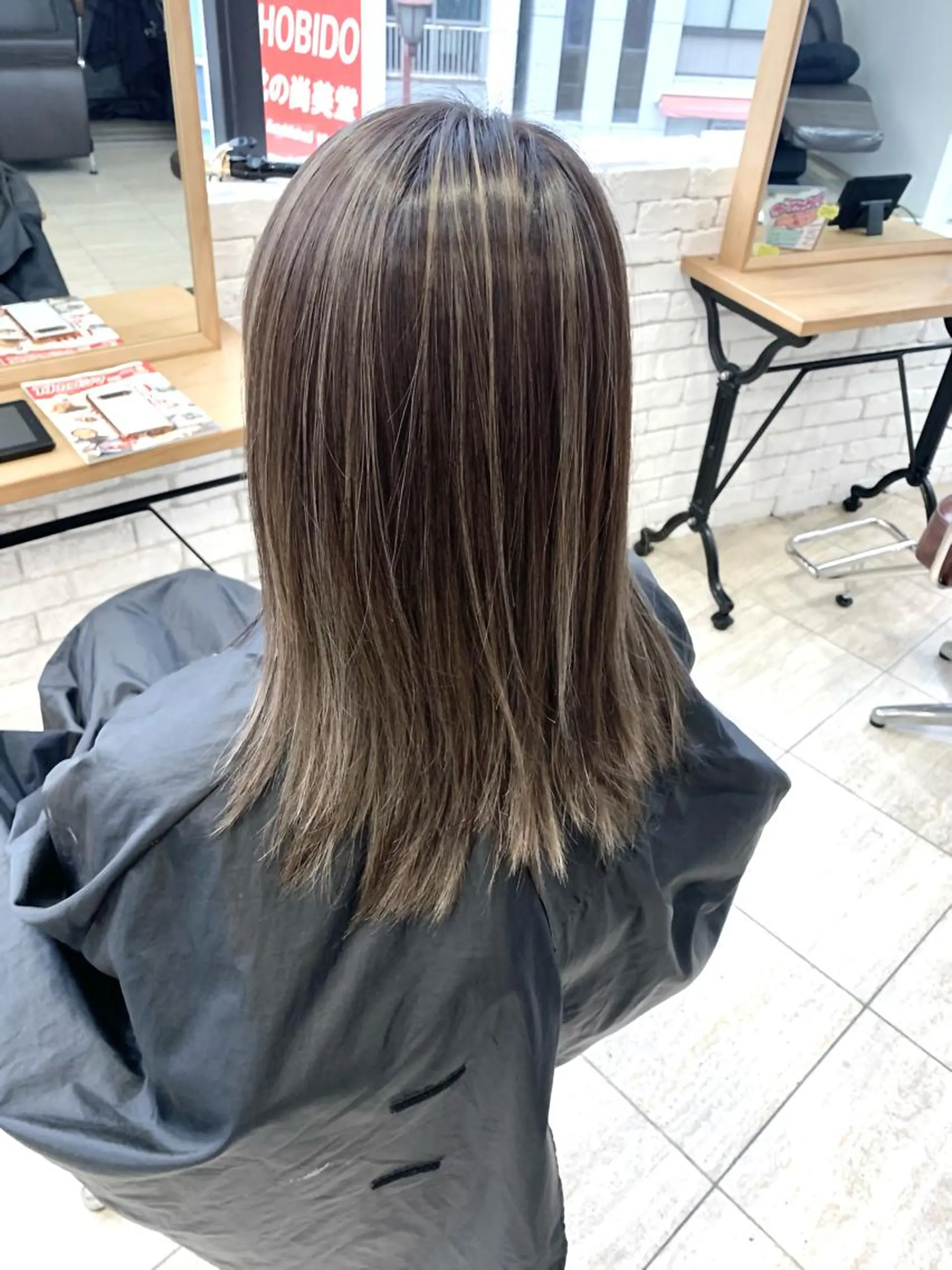 セミロング カラー ヘアアレンジ ハイライトカラー ハイライト ヘアカラー ROSEL末吉 海渡のヘアスタイル