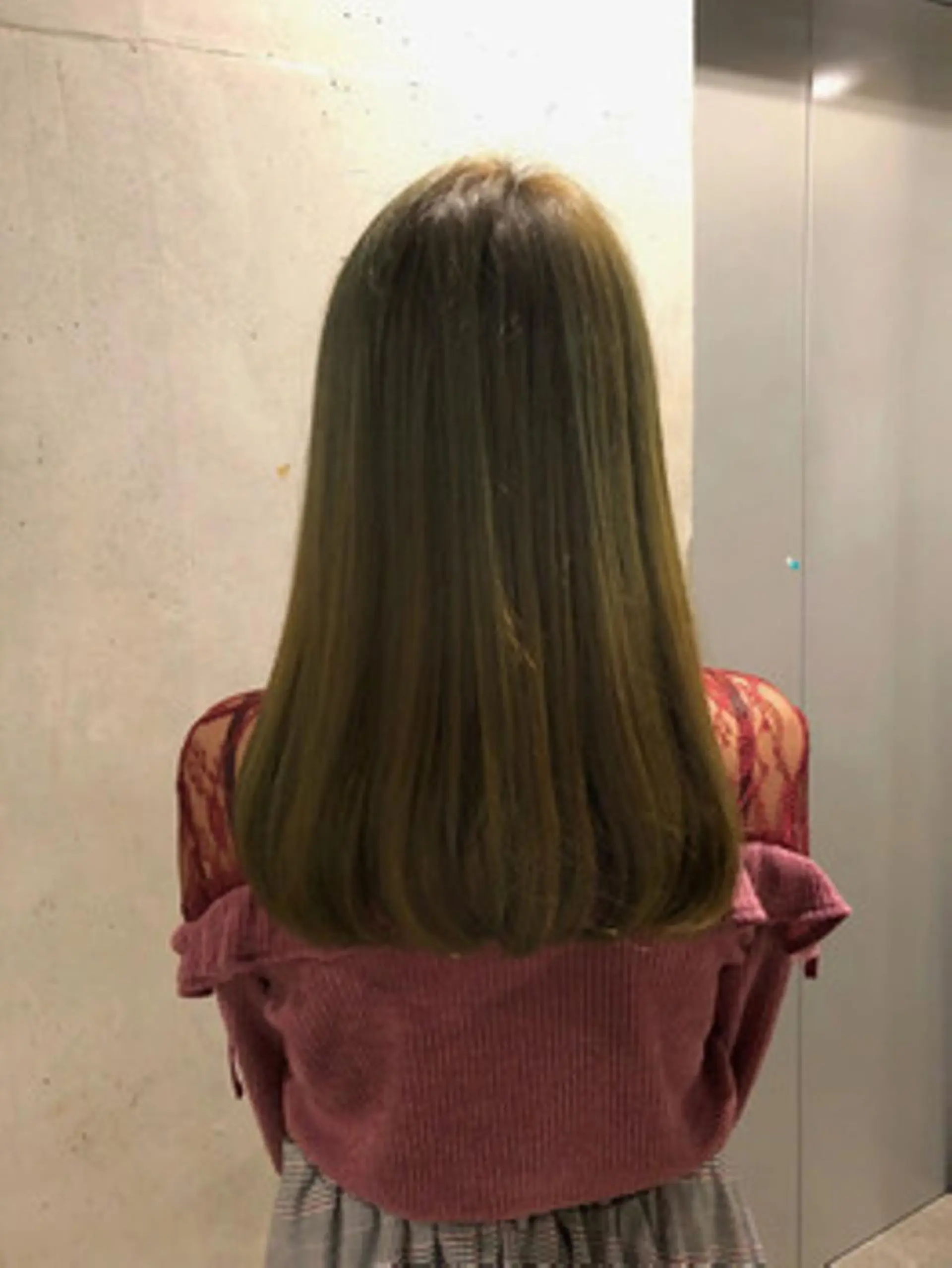 セミロング カラー ブリーチ ハイトーンカラー 髪質改善 トリートメント 是枝 さくらのヘアスタイル