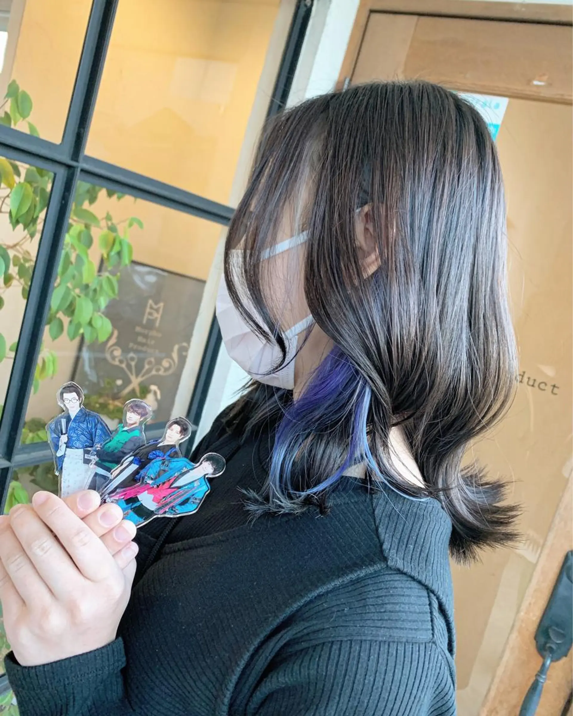セミロング カラー ブリーチ ブルーカラー カット ヘアカラー 井上 花音のヘアスタイル