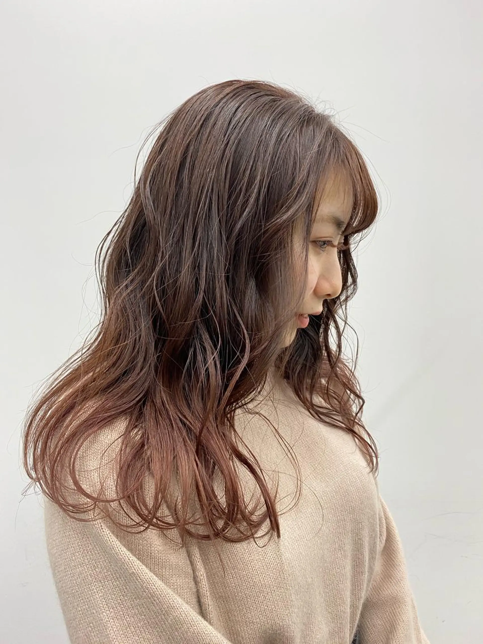 ロング カラー ベージュカラー ピンクカラー ピンクベージュ Unami MIHA☘️*゜のヘアスタイル