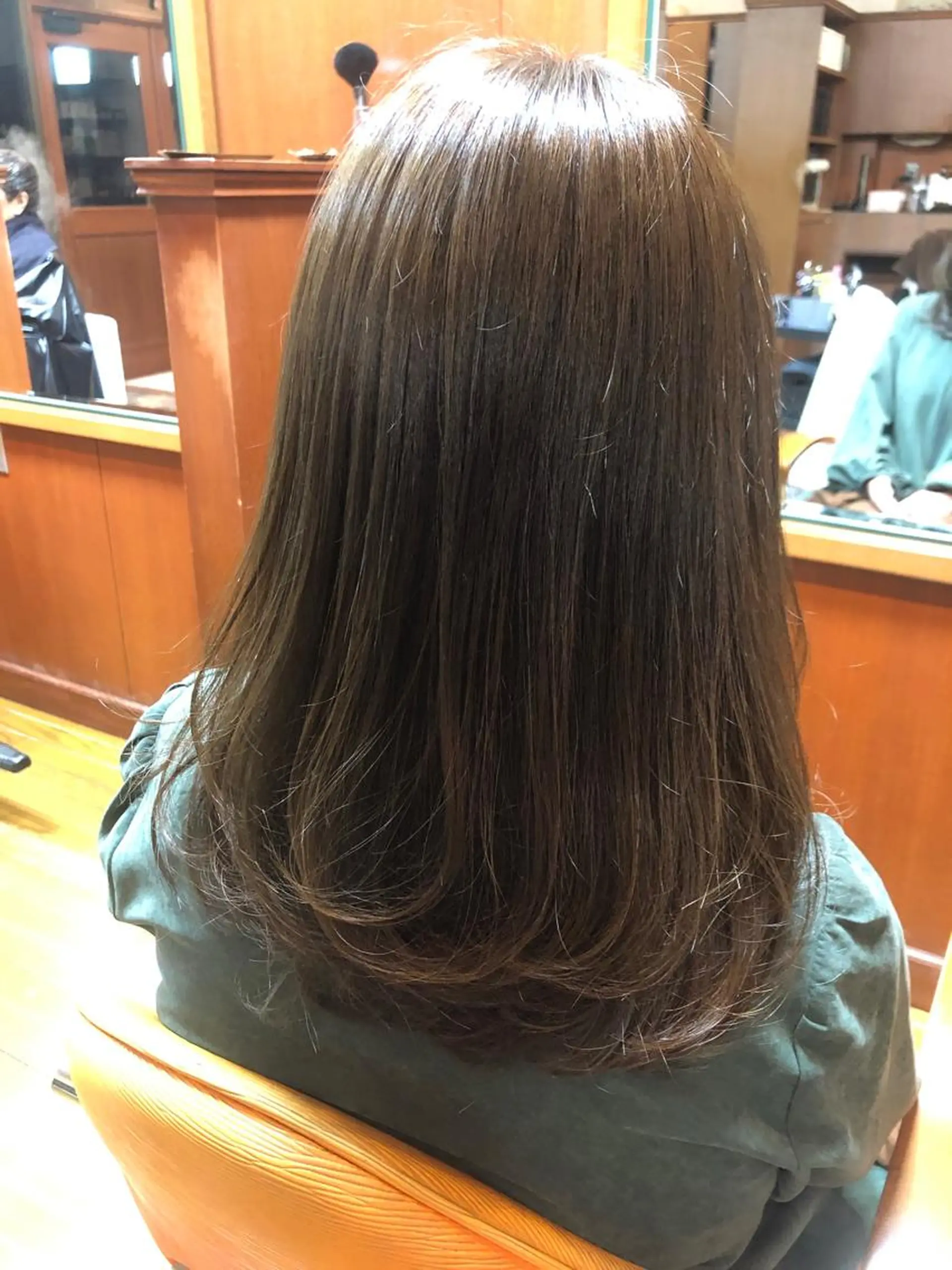 ロング カラー グレージュ ヘアカラー トリートメント 伴 香織のヘアスタイル