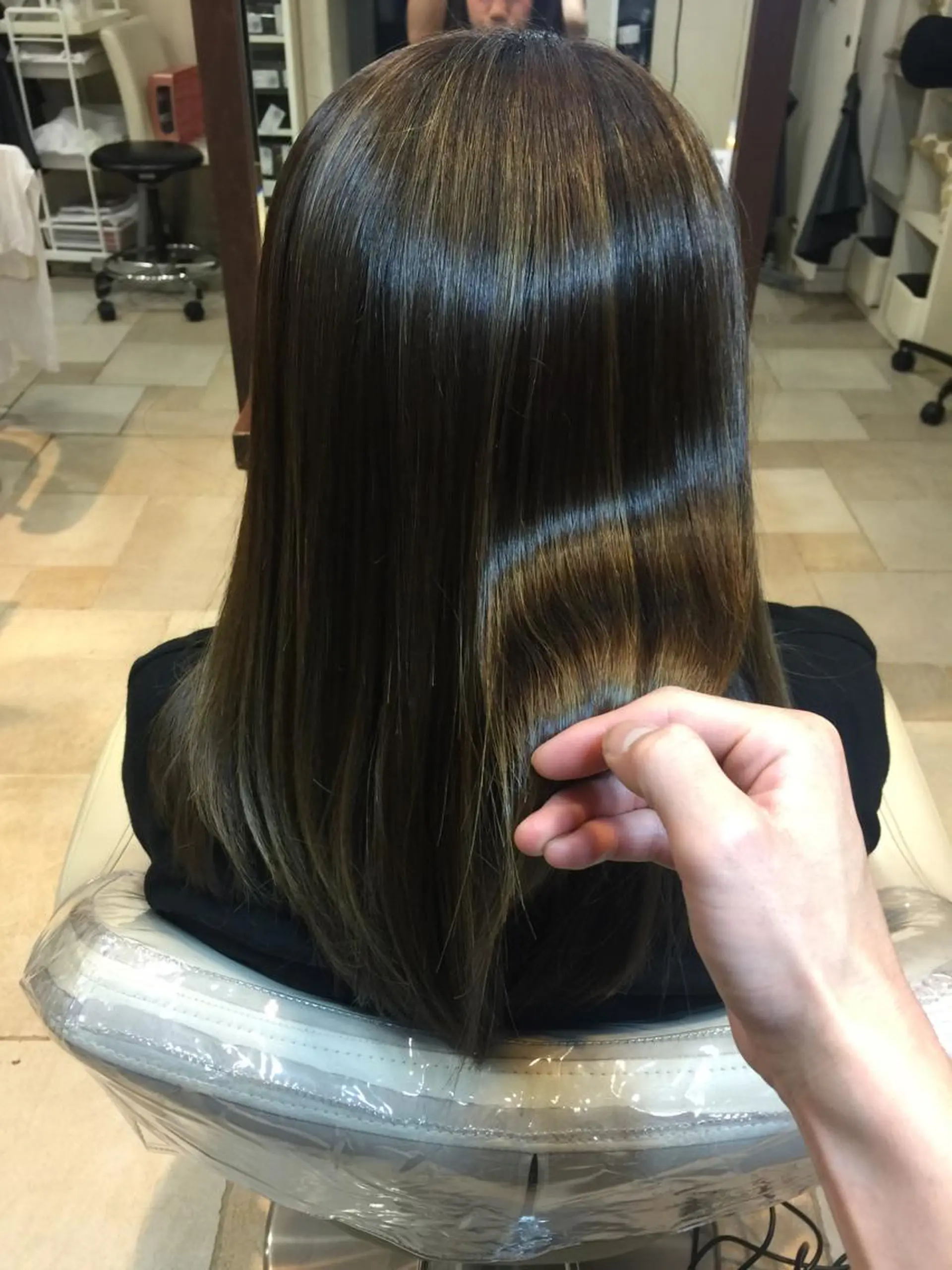 ロング 低ダメ高明度 低ダメ高明度ハイトンのヘアスタイル