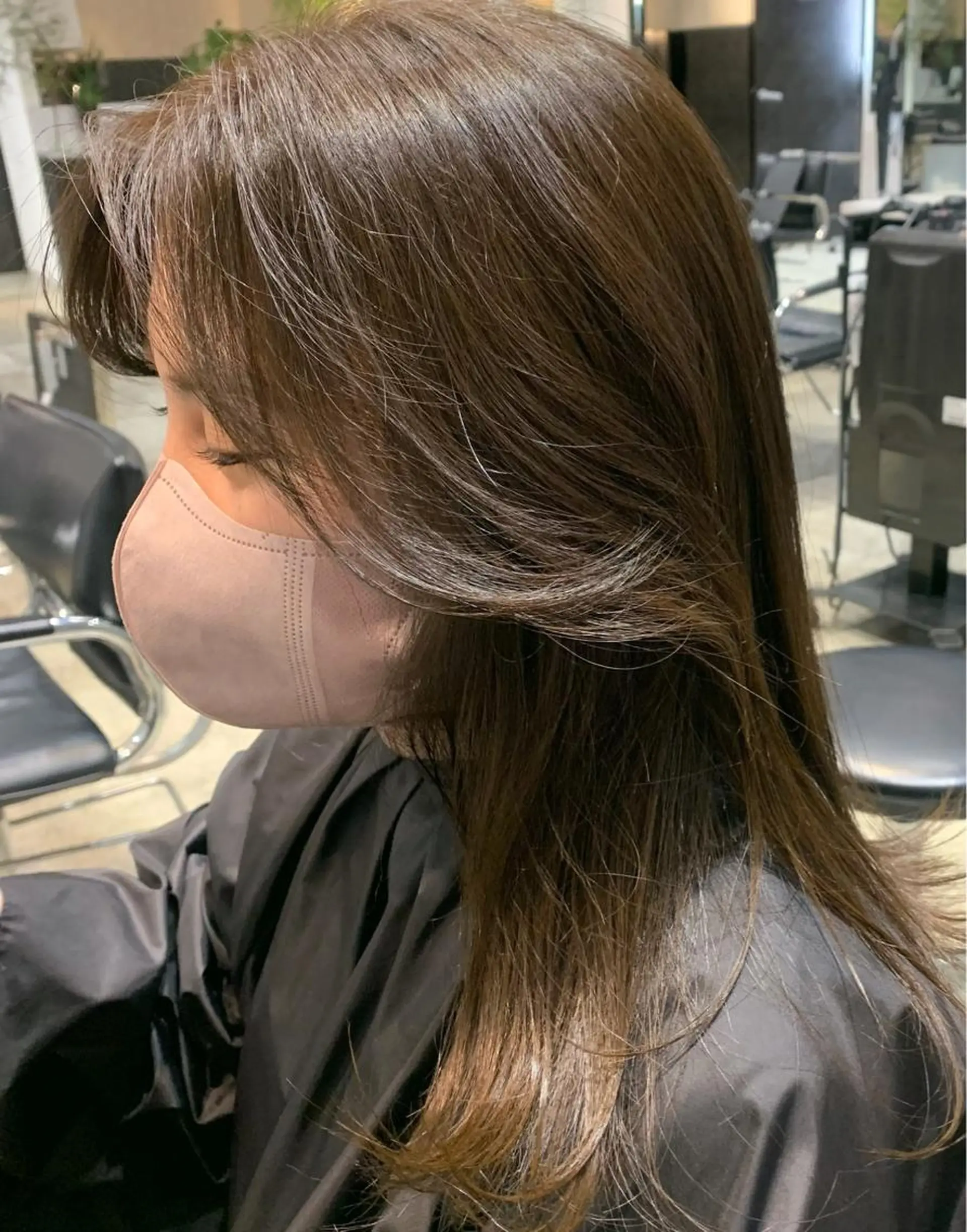 セミロング カラー ベージュカラー 透明感カラー オリーブベージュ 髪質改善 トリートメント もてぎさやか👩🏻 🪄巻ける縮毛矯正のヘアスタイル