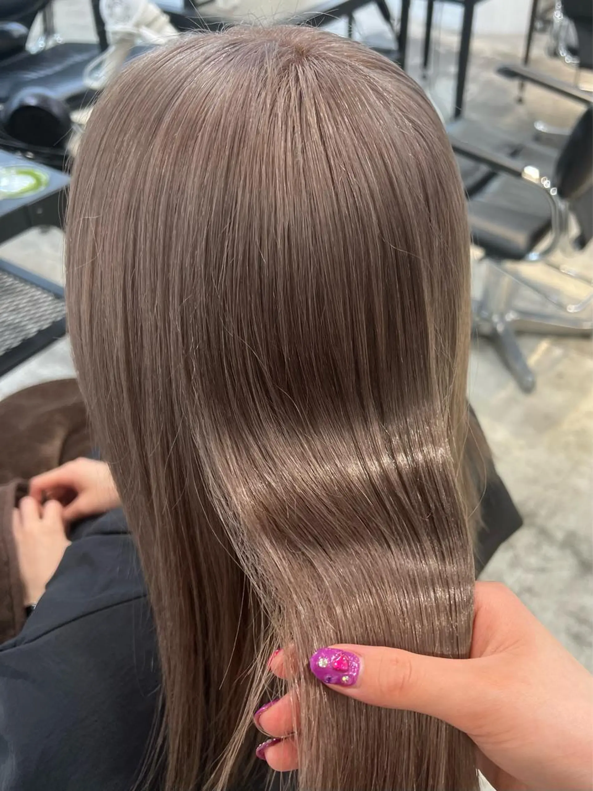 セミロング カラー ベージュカラー ミルクティーベージュ 🌼動き×透明感🩵 ハイトーン/ナナのヘアスタイル