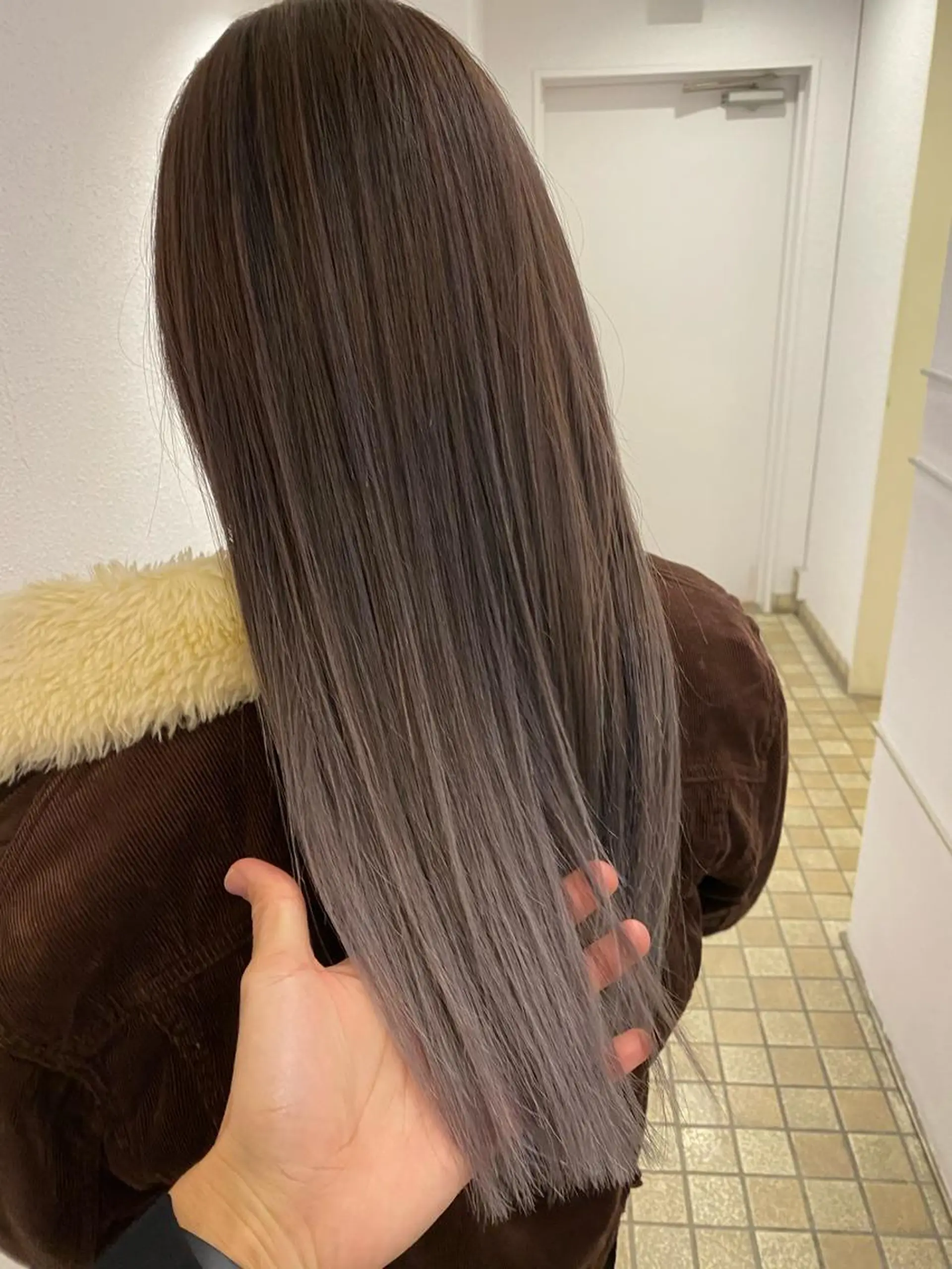 ロング カラー ヤクシジ レンのヘアスタイル