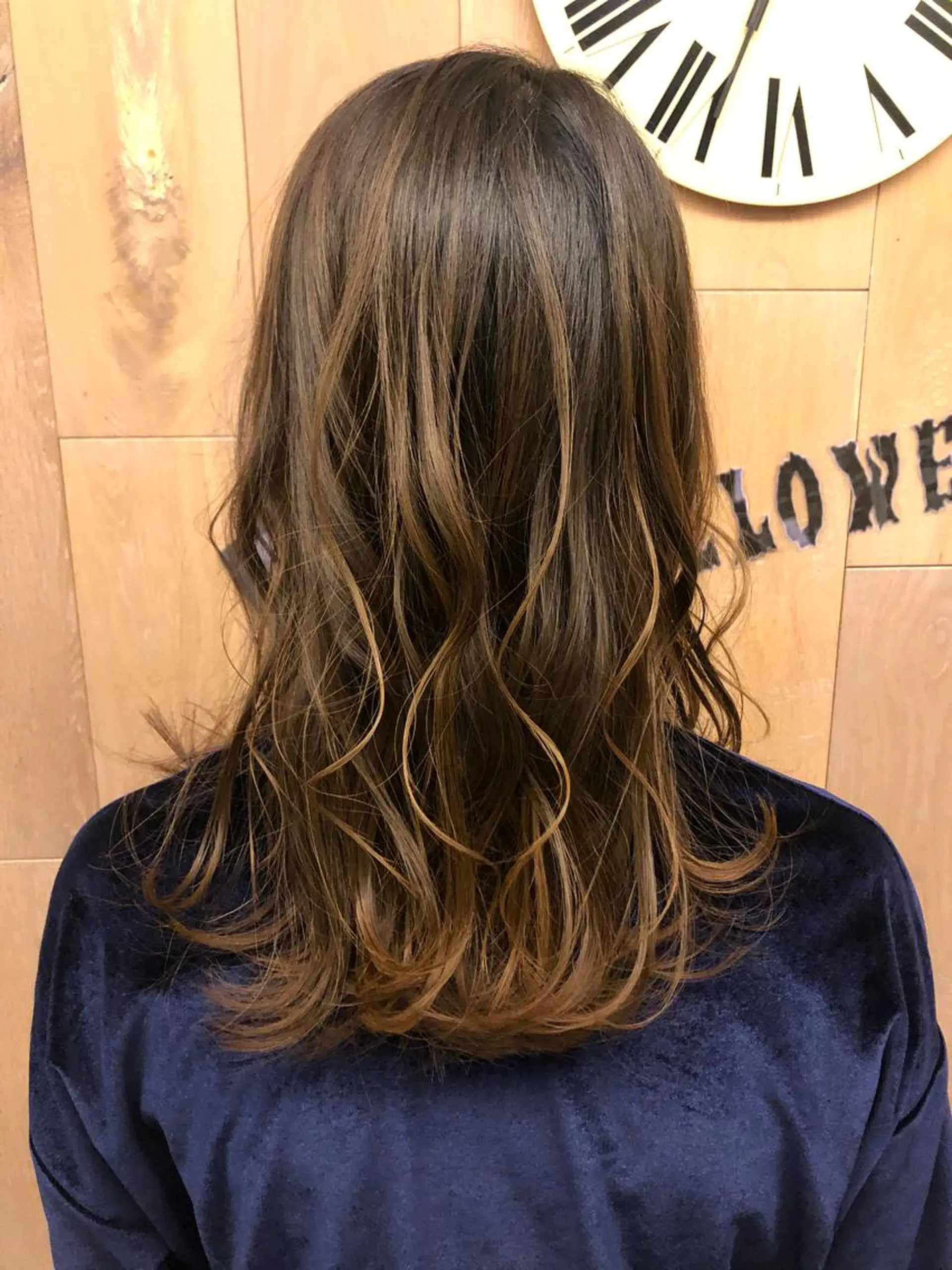 セミロング Aya/四条烏丸/ インナーカラーのヘアスタイル