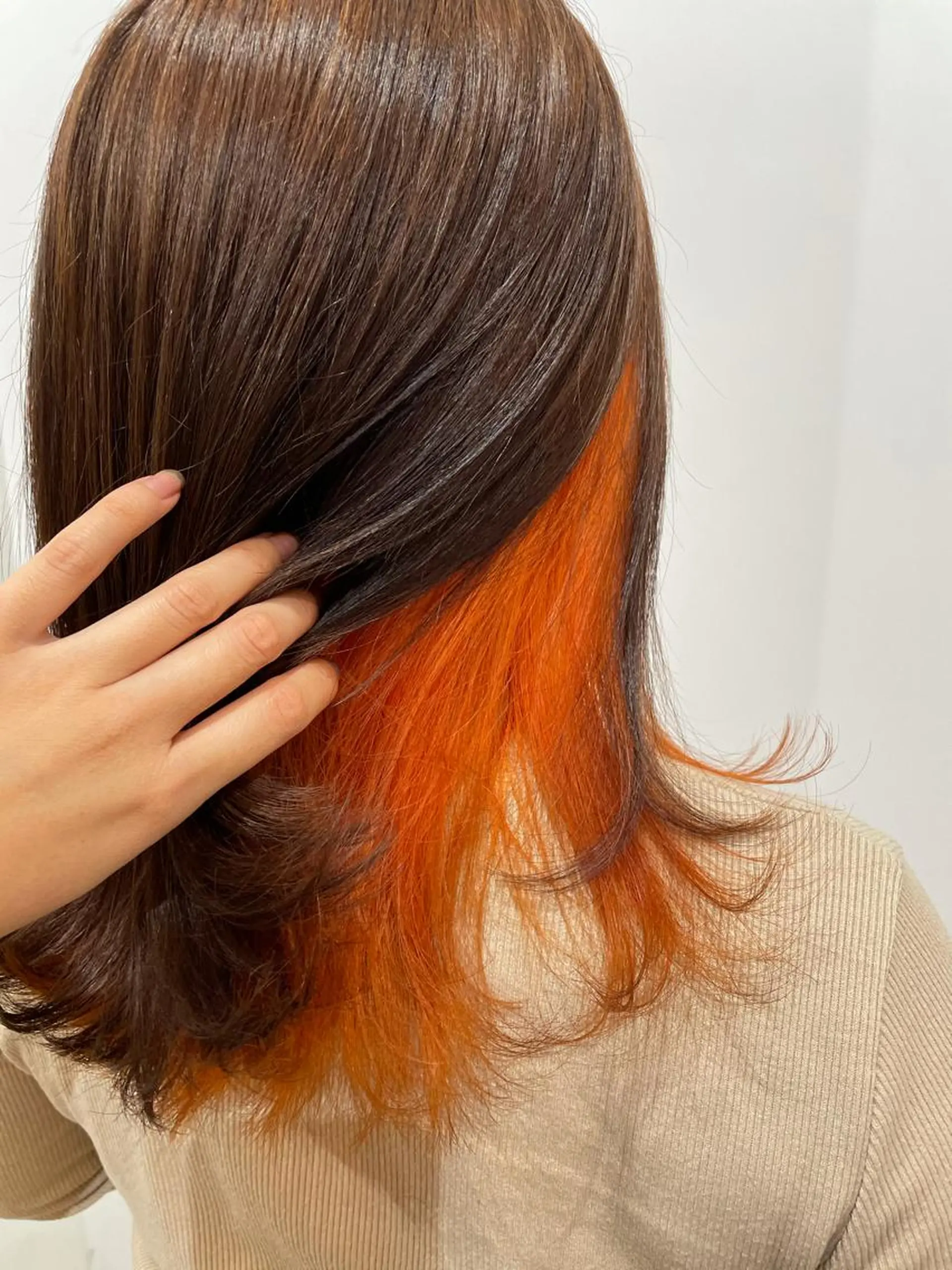 ミディアム カラー オレンジ 青木 梨奈のヘアスタイル