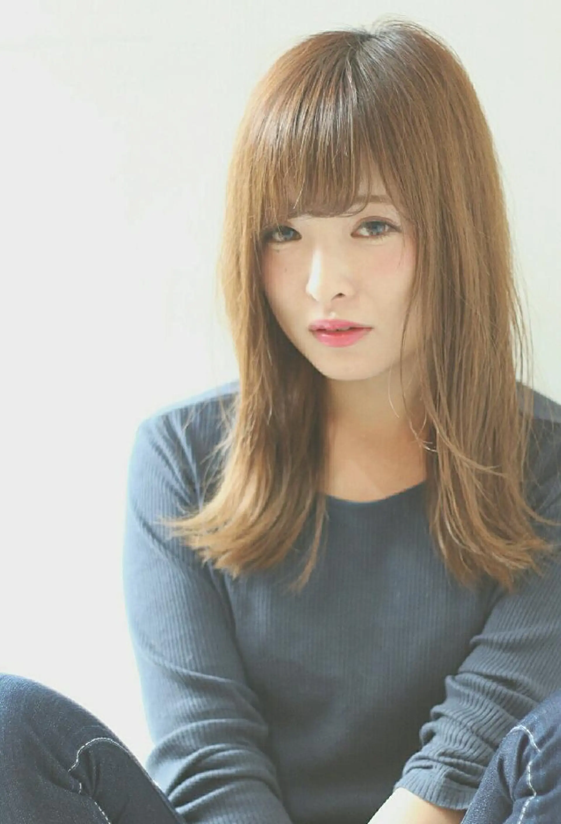 セミロング ロング カラー 外ハネヘア 原木 康臣のヘアスタイル