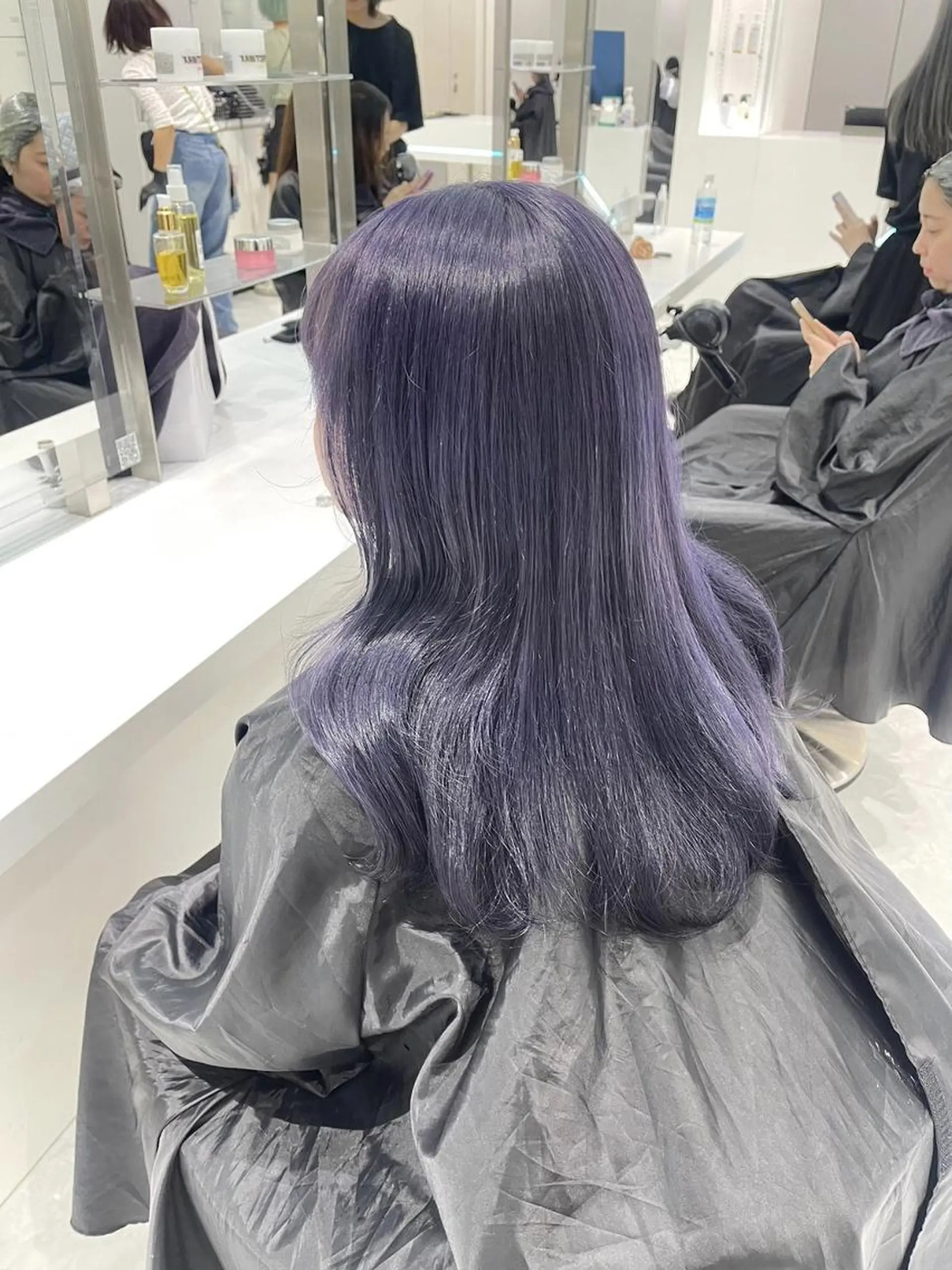 セミロング ヘアカラー トリートメント 🤍ハイトーン寒色 🤍MADOKAのヘアスタイル