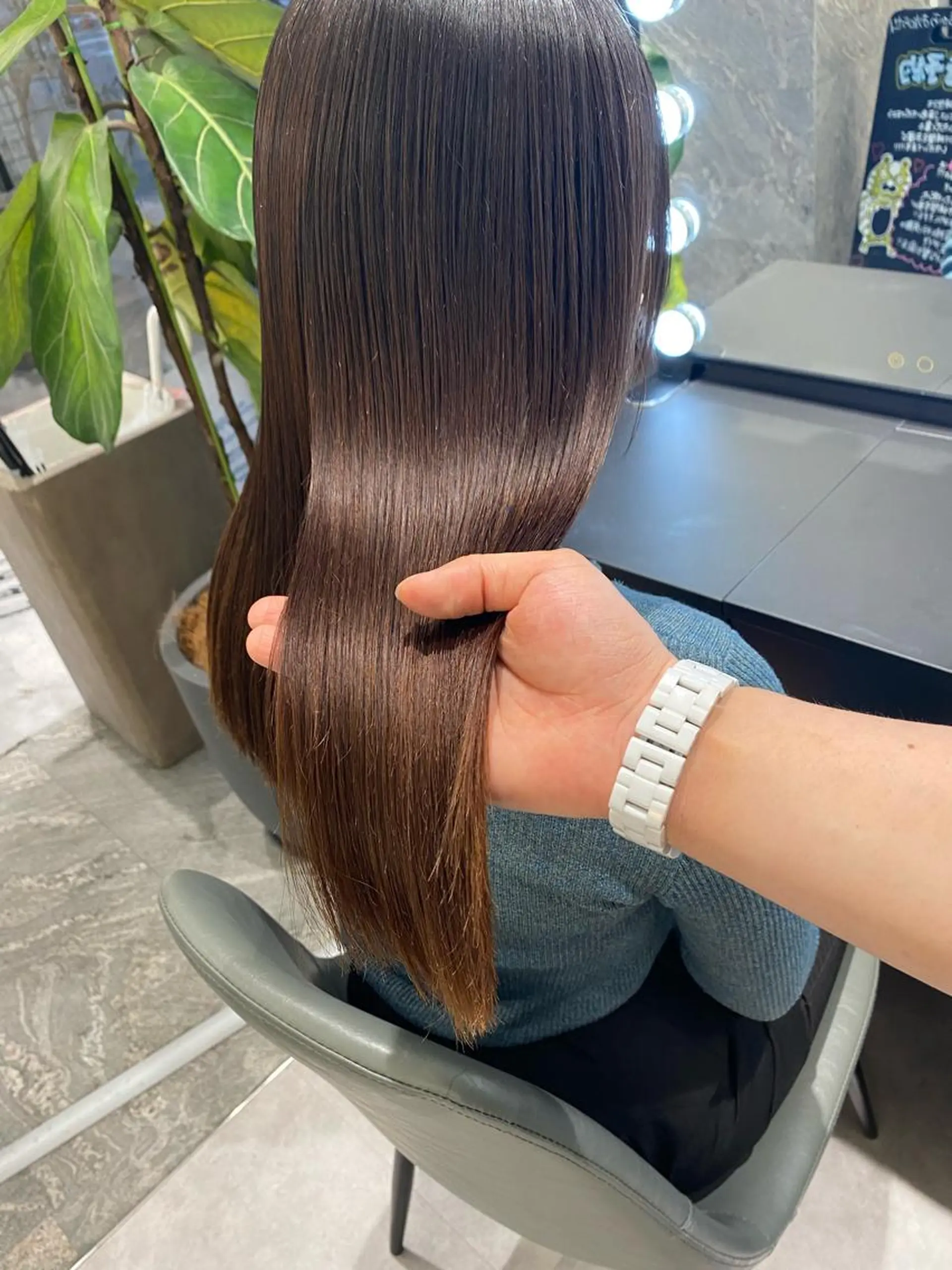 ロング ムトウセイマ/ 縮毛矯正/ブリーチのヘアスタイル