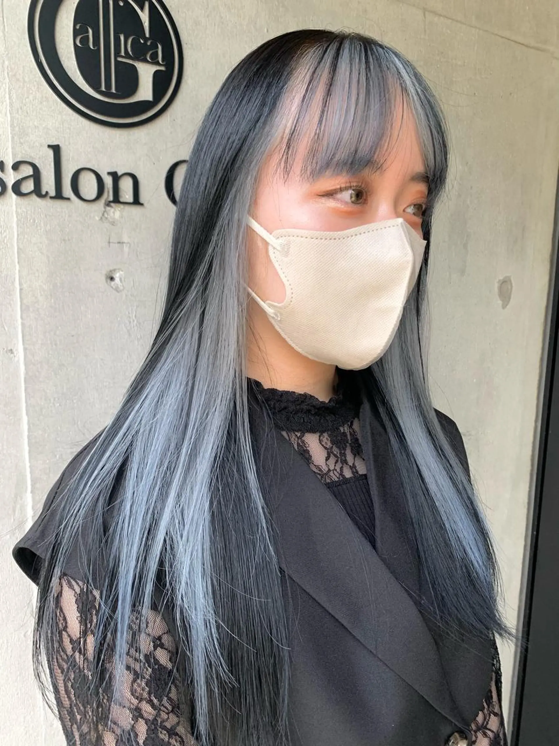 ロング 淡いハイトーンカラー レイヤーカットゆうかのヘアスタイル