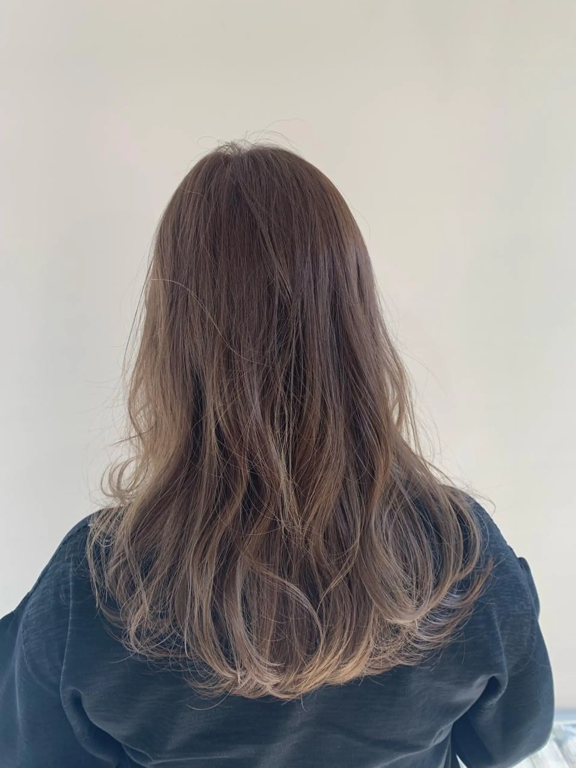 セミロング カラー パーマ ヘアアレンジ グラデーションカラー 加藤 綾華のヘアスタイル