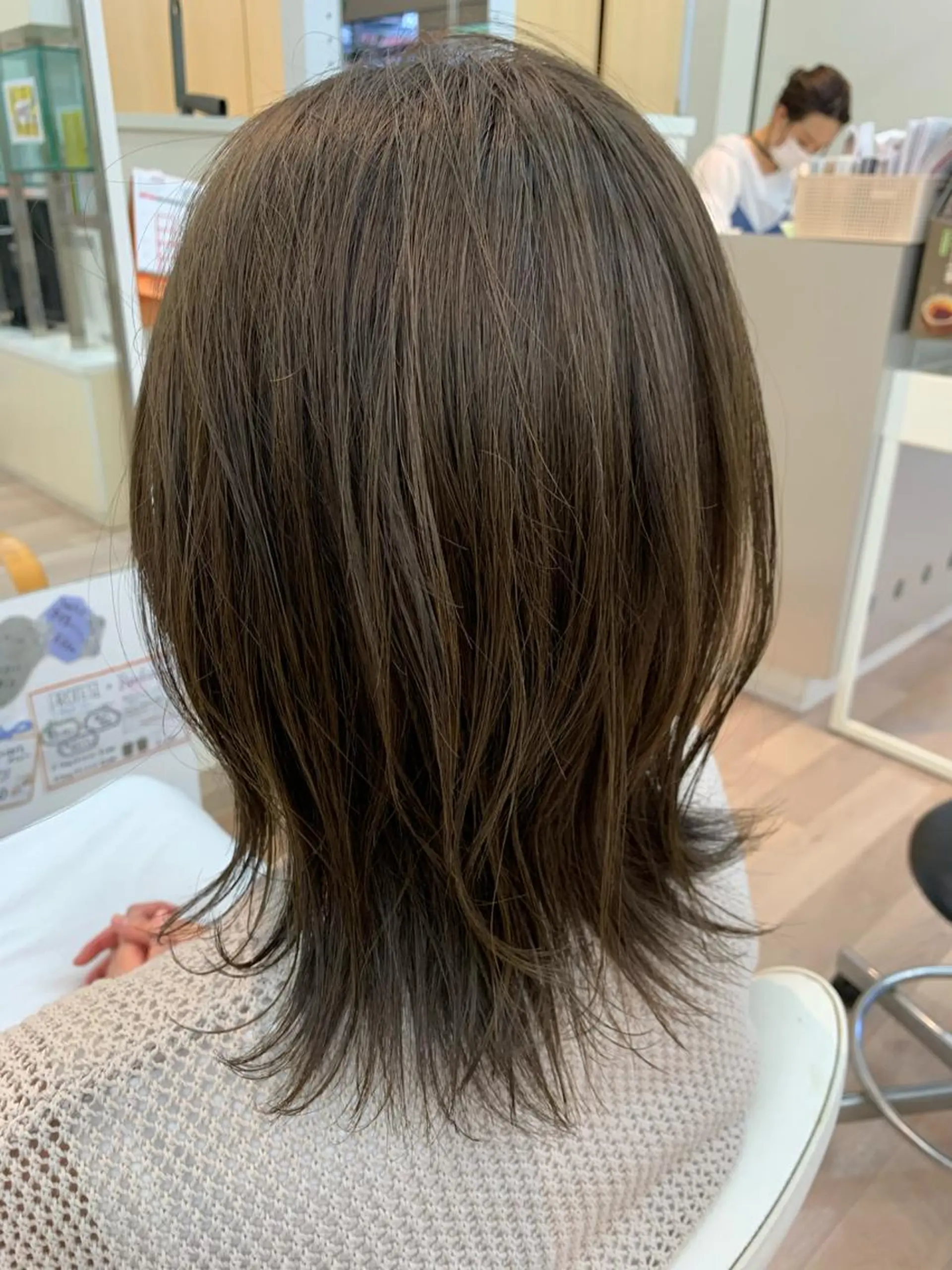 ミディアム カラー アッシュ ヘアカラー 吉川 茉由子のヘアスタイル