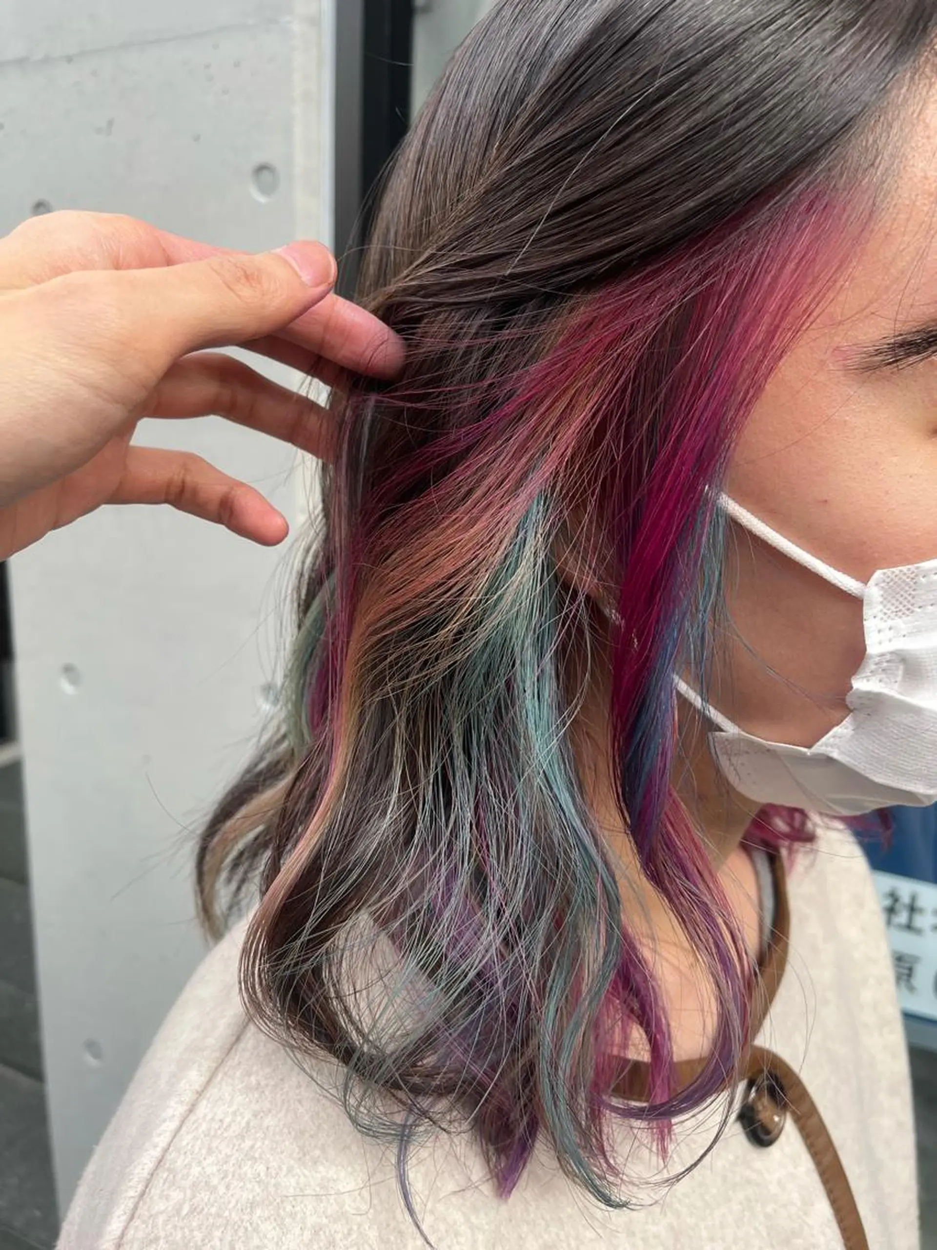 セミロング カラー ショートボブ アッシュ バレイヤージュ ミストバング ベージュカラー カット ヘアカラー トリートメント 原宿サロン代表 デザインカラー伊藤卓のヘアスタイル
